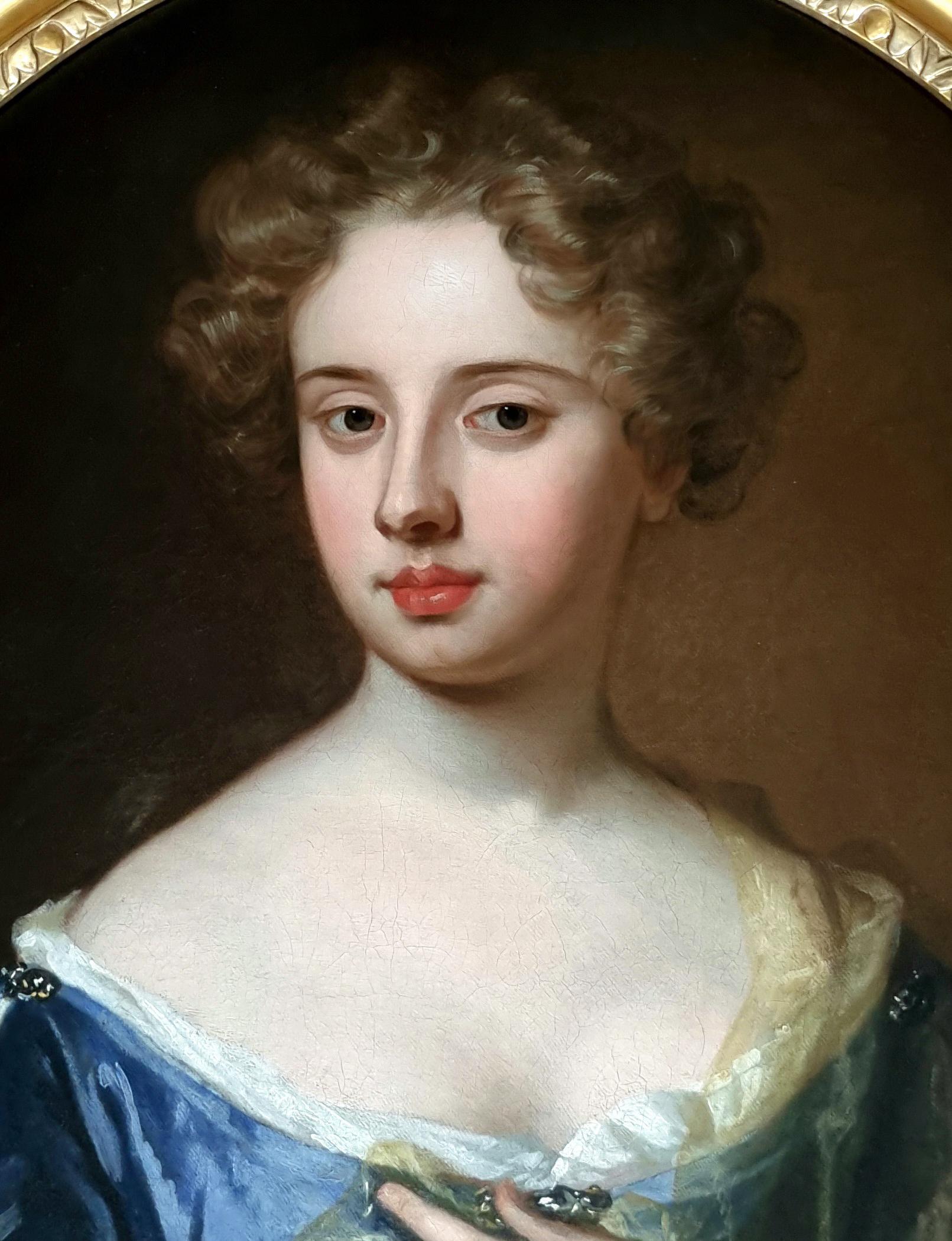 Porträt einer Dame in einem blauen Kleid, die einen durchsichtigen Schal hält, ca.1675-85, Öl auf Leinwand im Angebot 1