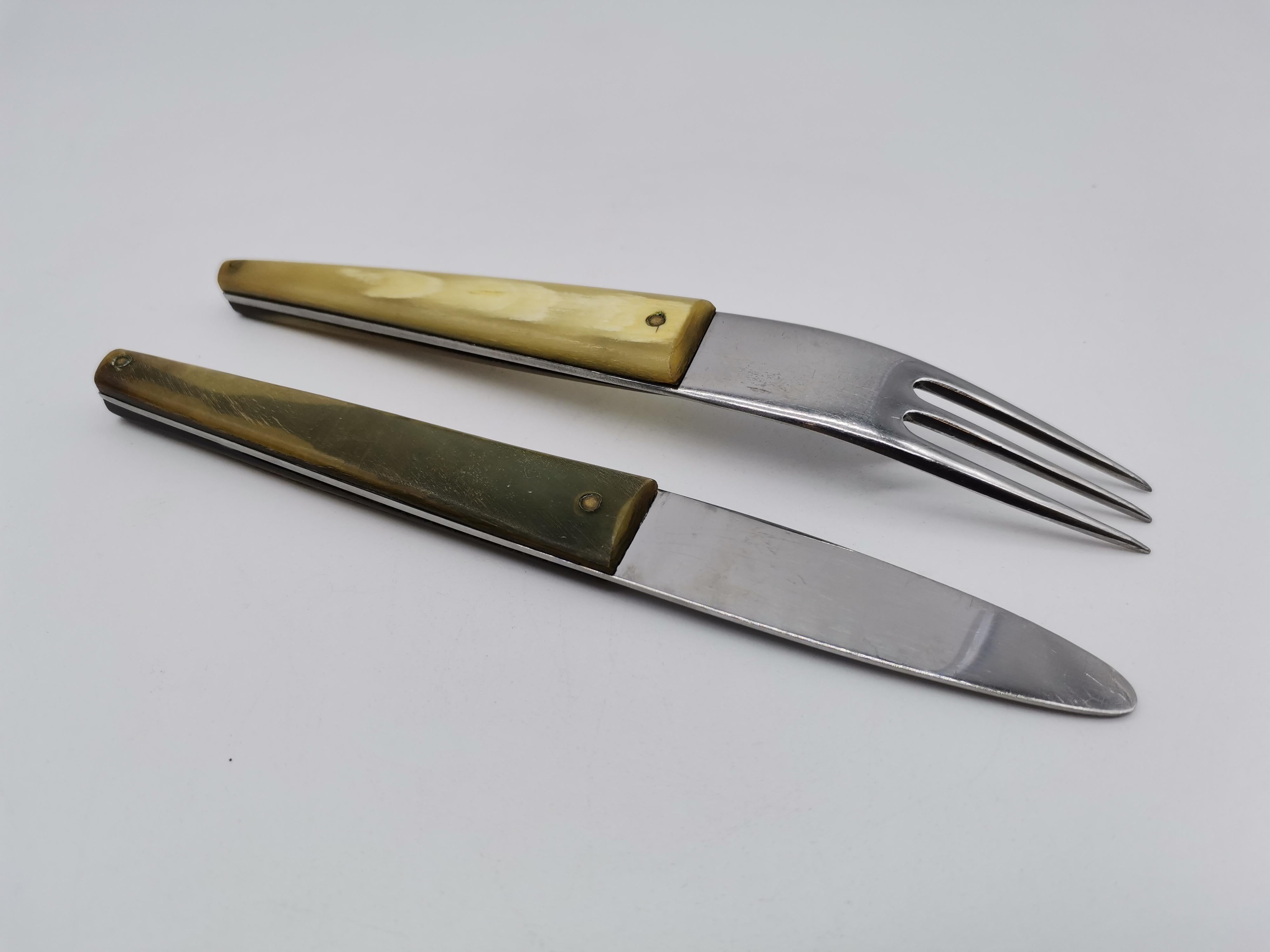 Ein Messer und eine Gabel, Griff aus Horn von Carl Auböck.