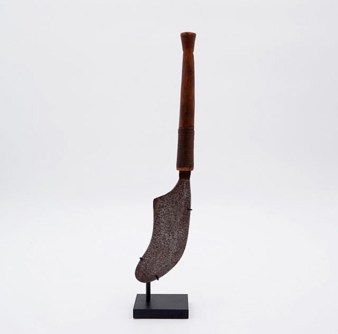 Cuchillo De La Tribu Momvu Meje Mangbetu - Dr Congo Región Uele - 19th African Metal en venta