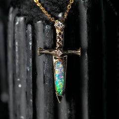 Knight Sword - Collana con opale Boulder e diamanti taglio Princess in oro giallo 18 carati