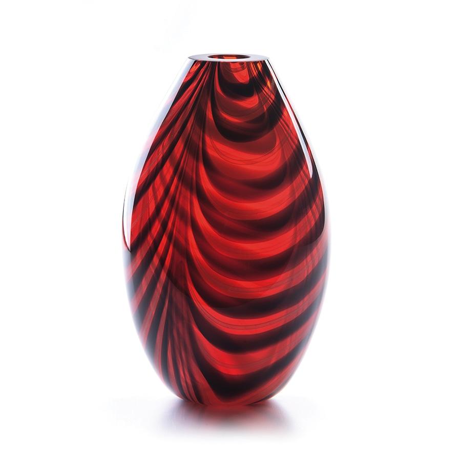 21. Jahrhundert Karim Rashid Knight Vase Murano-Glas verschiedenen Farben.
Die Vase Knight von Karim Rashid besticht durch ihre verspielten, wellenförmigen Streifen aus mundgeblasenem Muranoglas. Knight kann durch das Mischen der kühnen Palette von