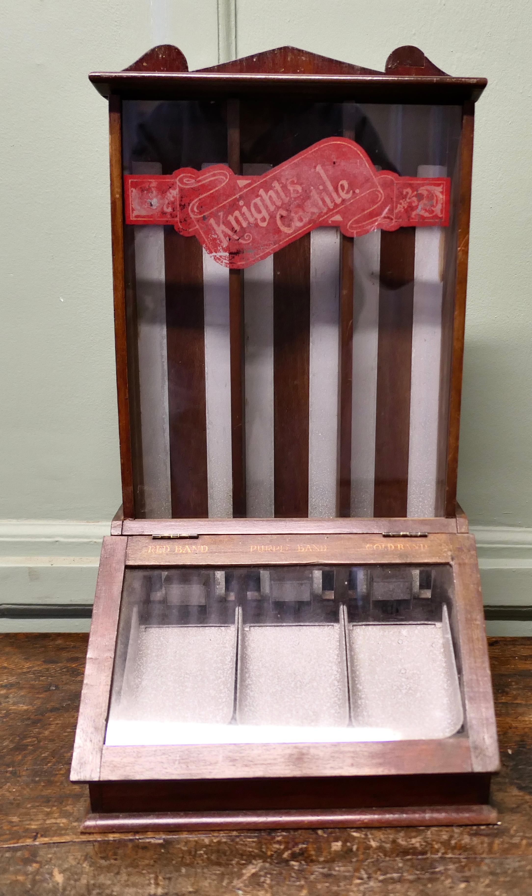 Knight's Castile Chemist Shop Display Seife Mechanisch  Dispensing-Schrank im Zustand „Gut“ im Angebot in Godshill, Isle of Wight