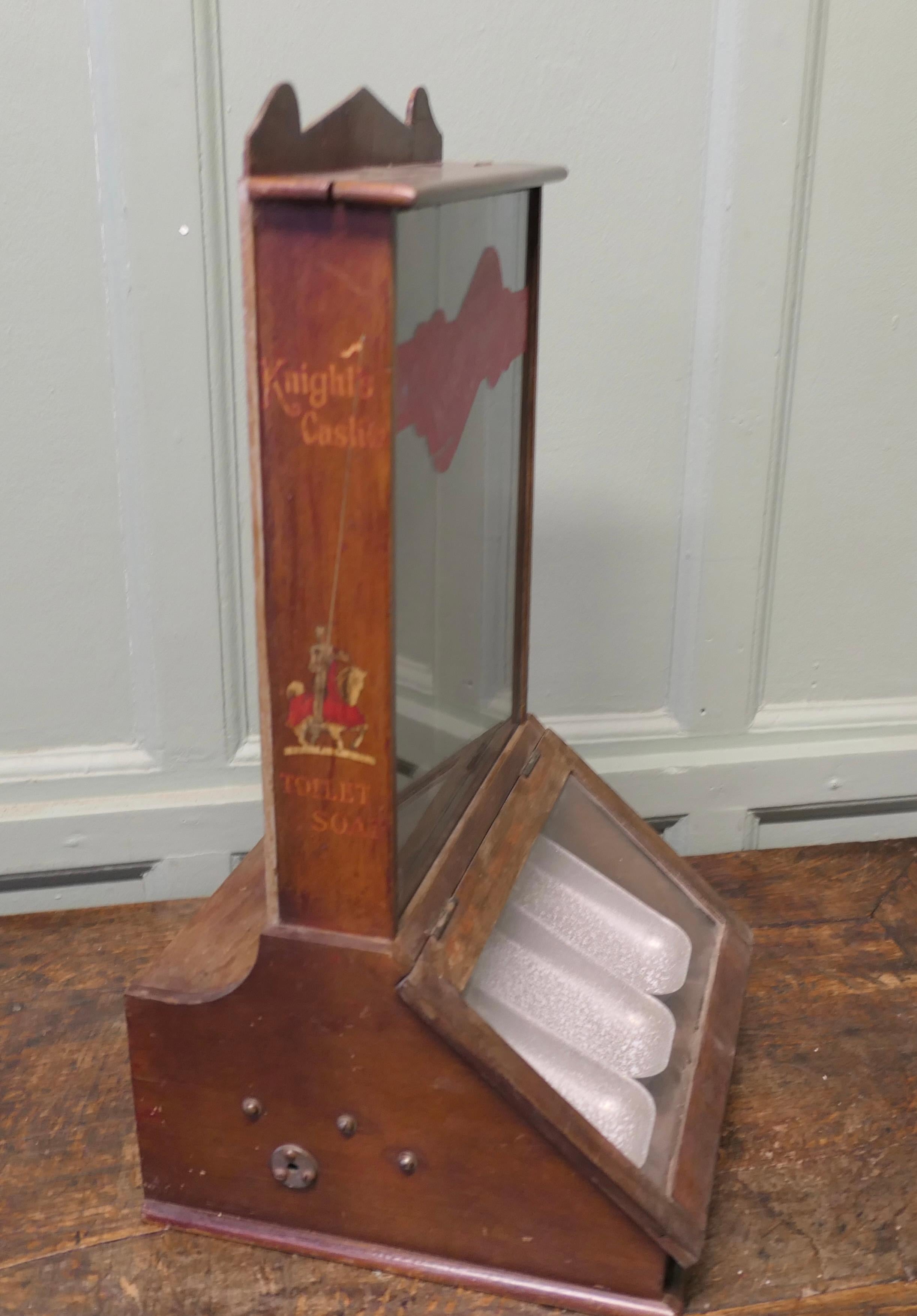 Knight's Castile Chemist Shop Display Seife Mechanisch  Dispensing-Schrank (Glas) im Angebot