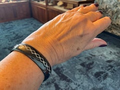Armband mit offener Manschette aus Knightsteel und Platin-Diamanten von Zoltan David