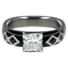 Anillo de compromiso de diamantes talla princesa Knightsteel Firemark de Zoltan David