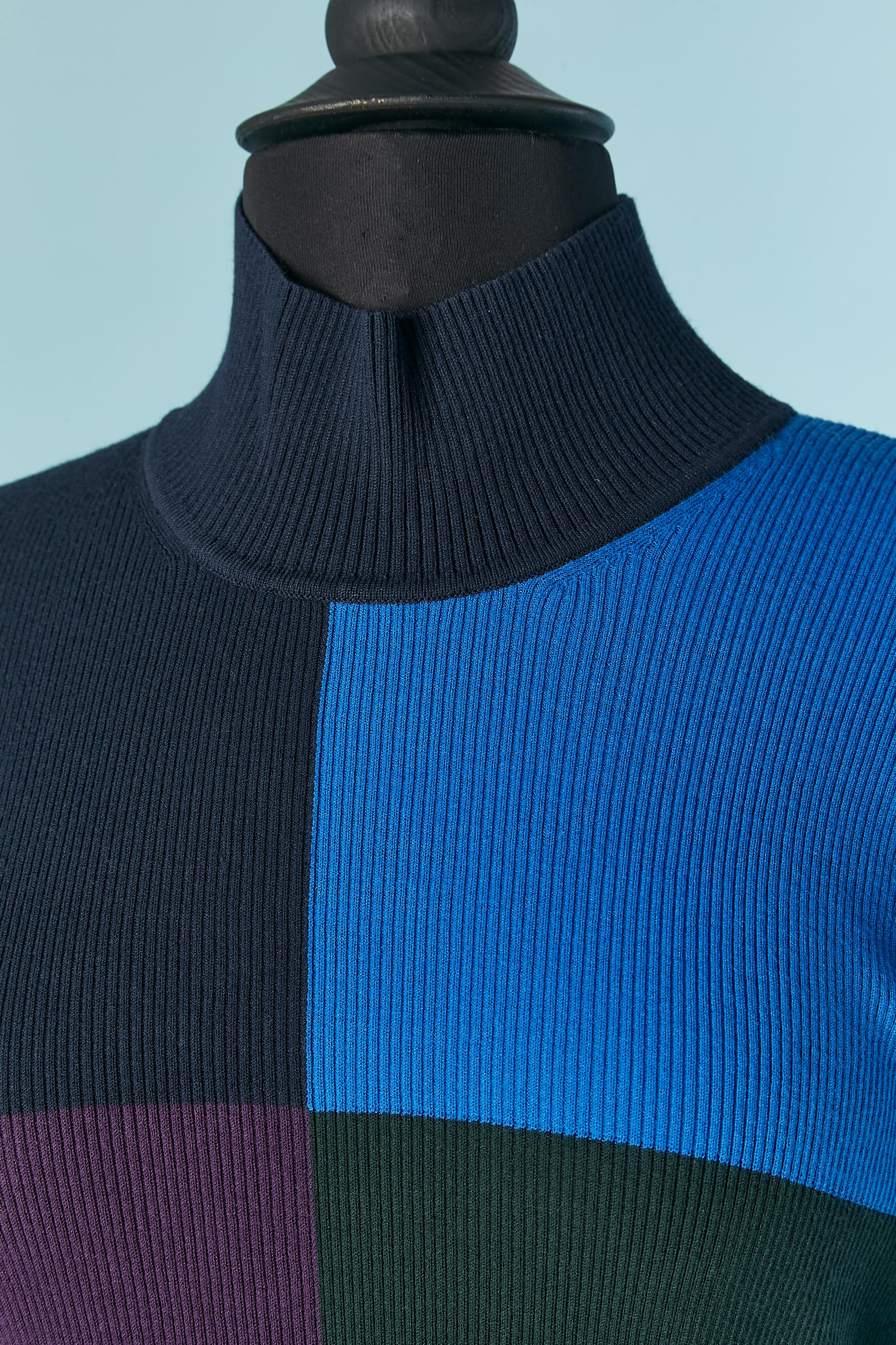 Knit jacquard dress with color-block pattern . Knit composition: 62% rayon, 38% polyester.
SIZE S 
