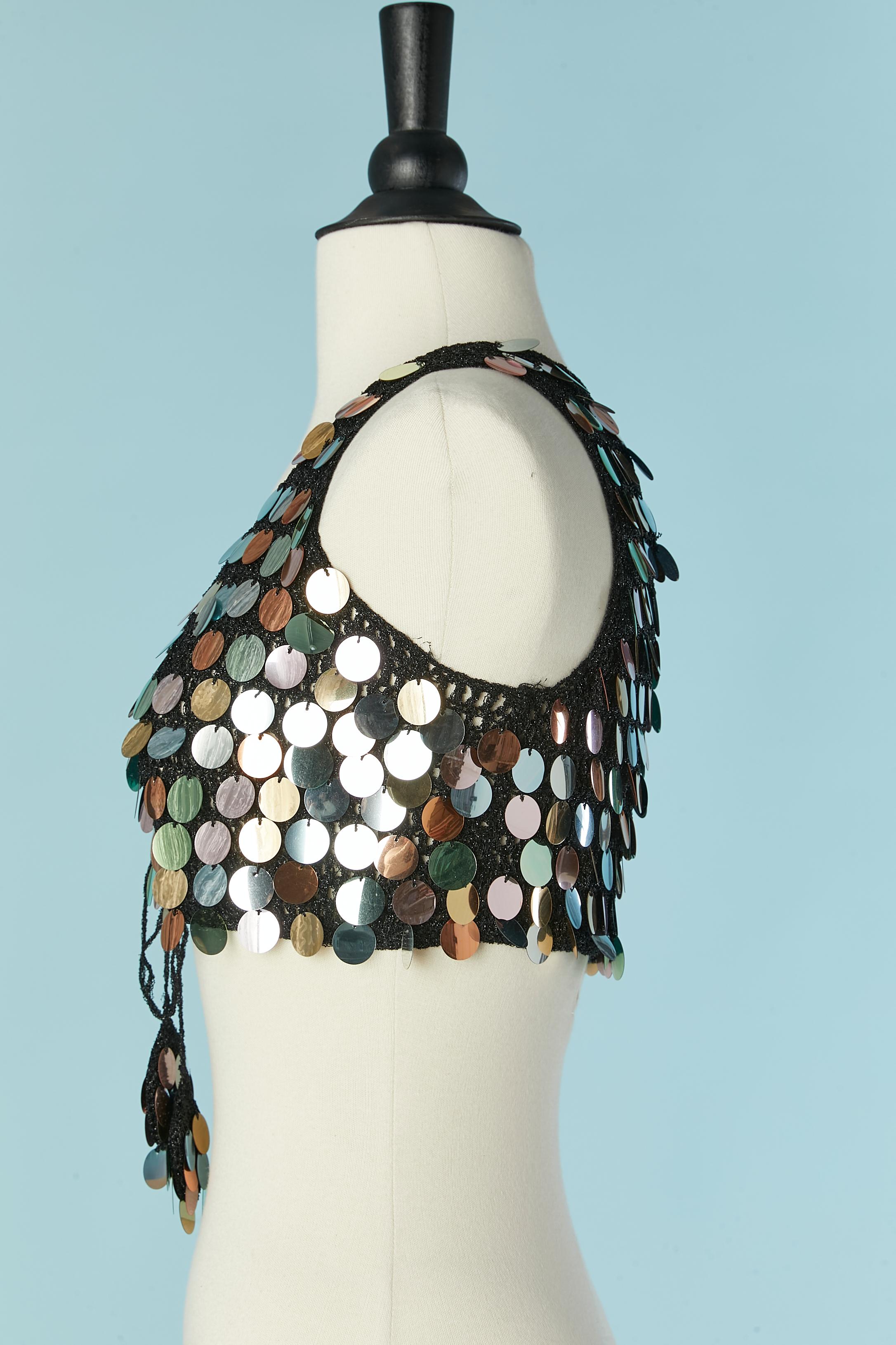 Gilet corto in maglia lurex con grandi paillettes pastello e chiusura con lacci  Circa anni '70 In condizioni ottime in vendita a Saint-Ouen-Sur-Seine, FR