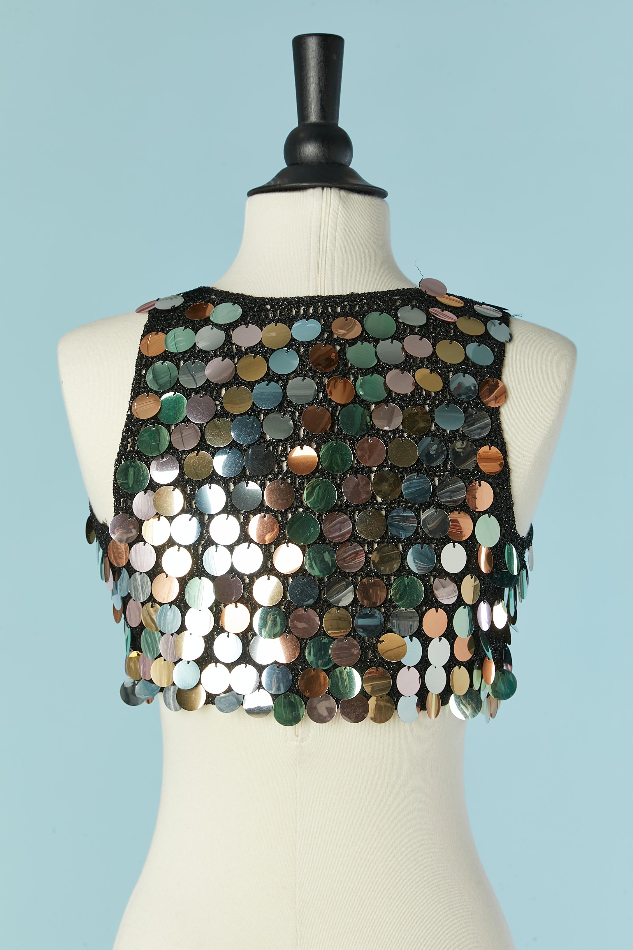 Donna Gilet corto in maglia lurex con grandi paillettes pastello e chiusura con lacci  Circa anni '70 in vendita