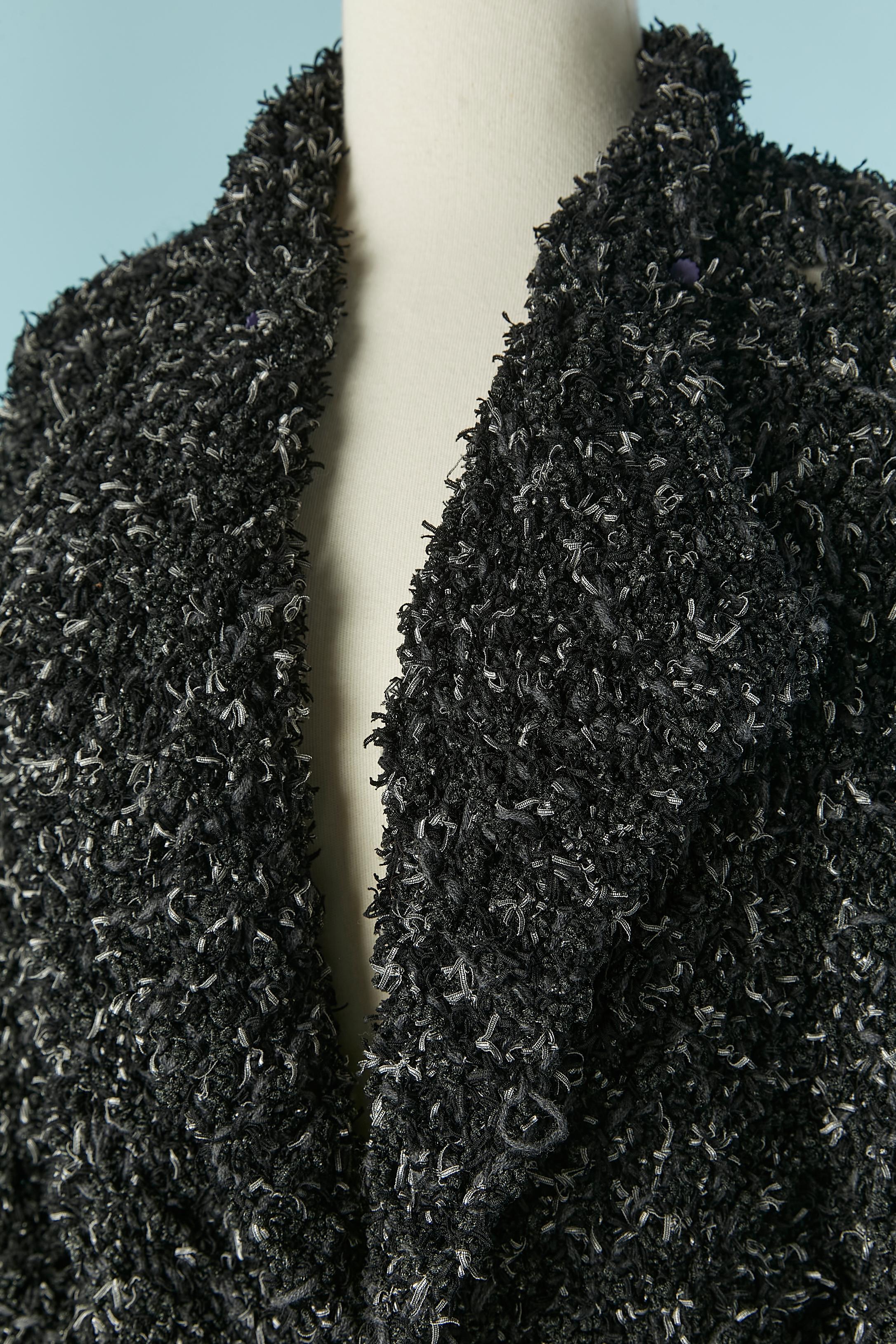 Knitted chiné long coat. Knit composition: 60% wool, 25% polyamide, 15% rayon. 
Belt 
SIZE L 