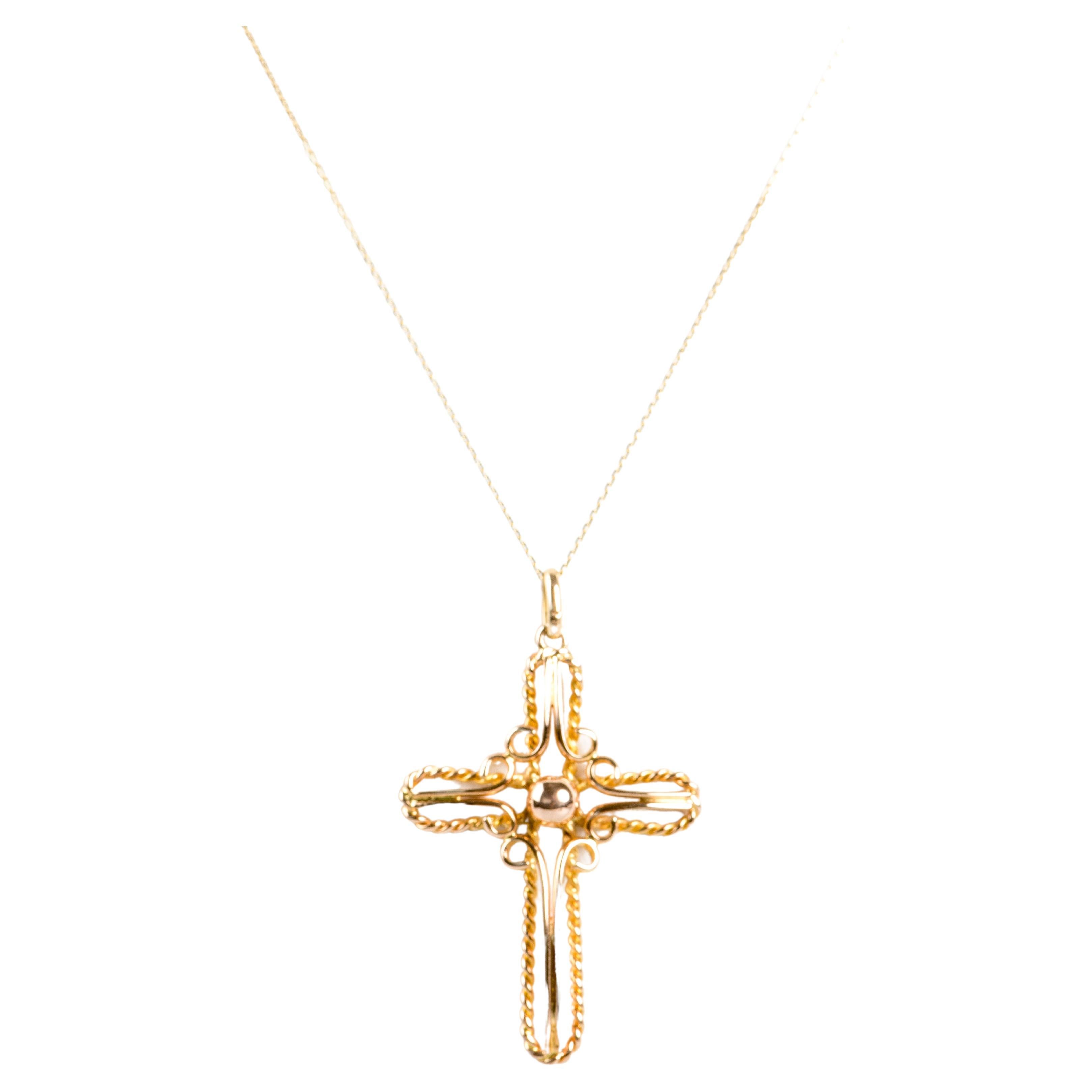 Knitted necklace with cross-shaped pendant in 18K yellow gold.  For Sale