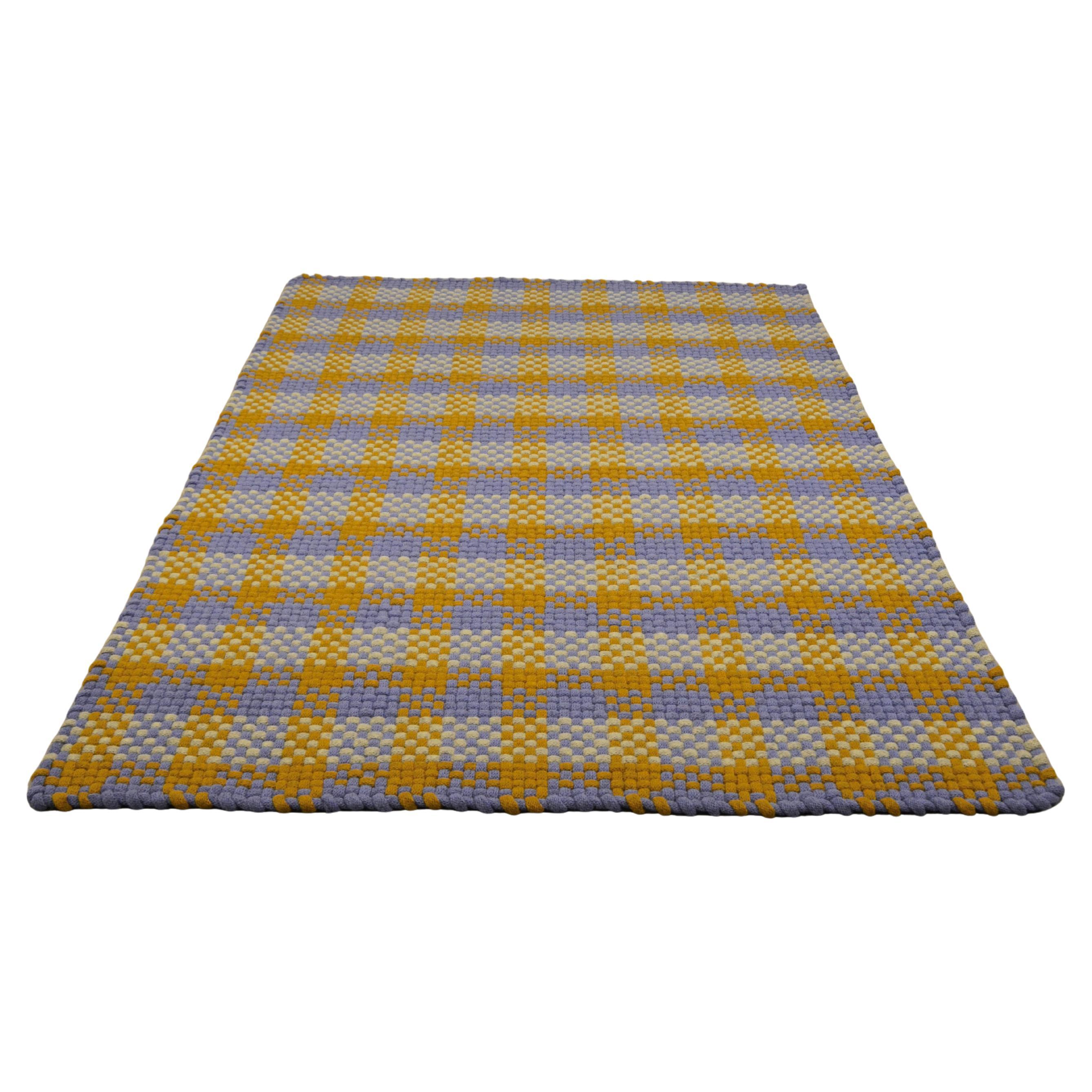 Tapis Mylla en laine tricotée par Lisa Darland