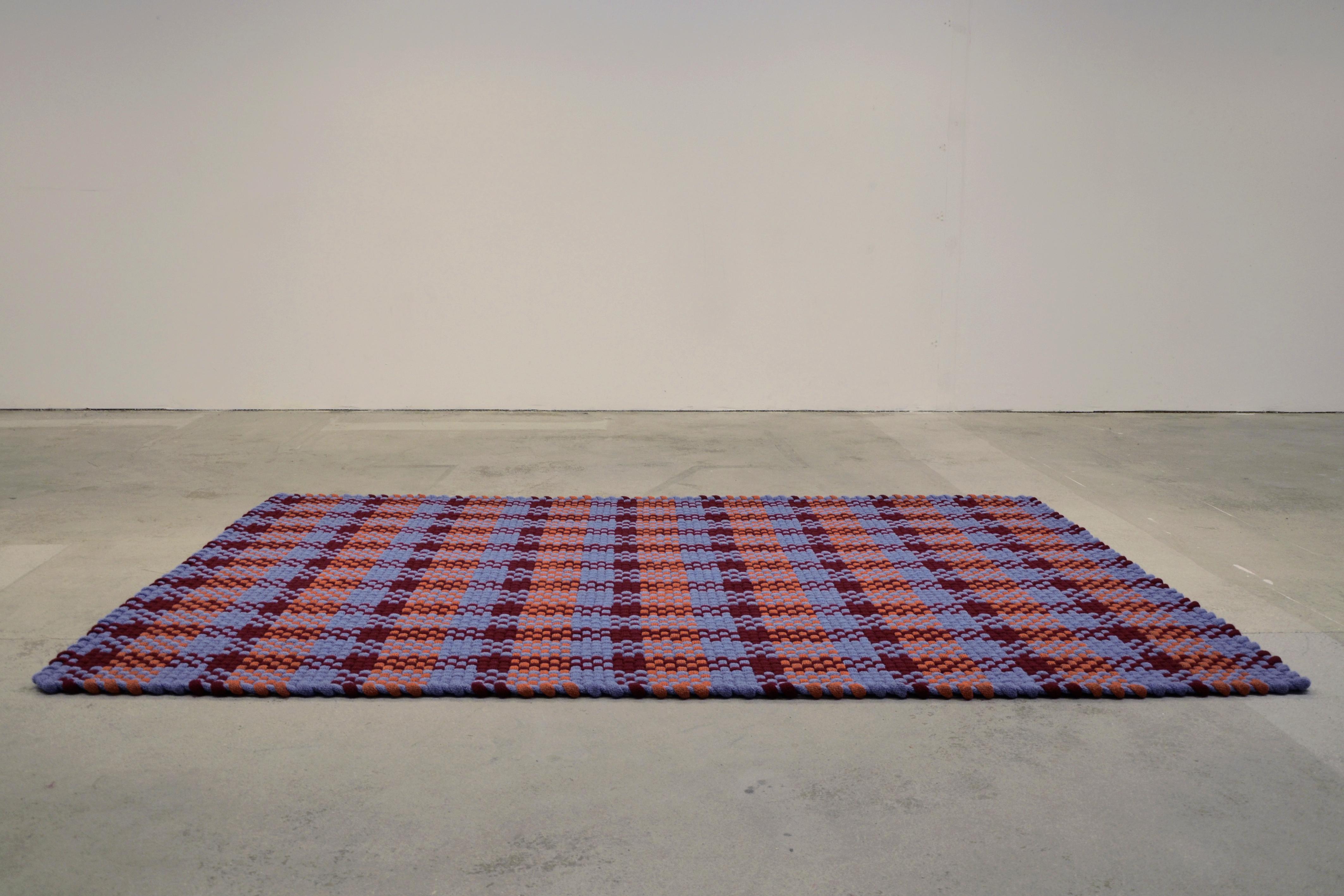 Postmoderno Tappeto Pyra in lana lavorato a maglia di Lisa Darland in vendita