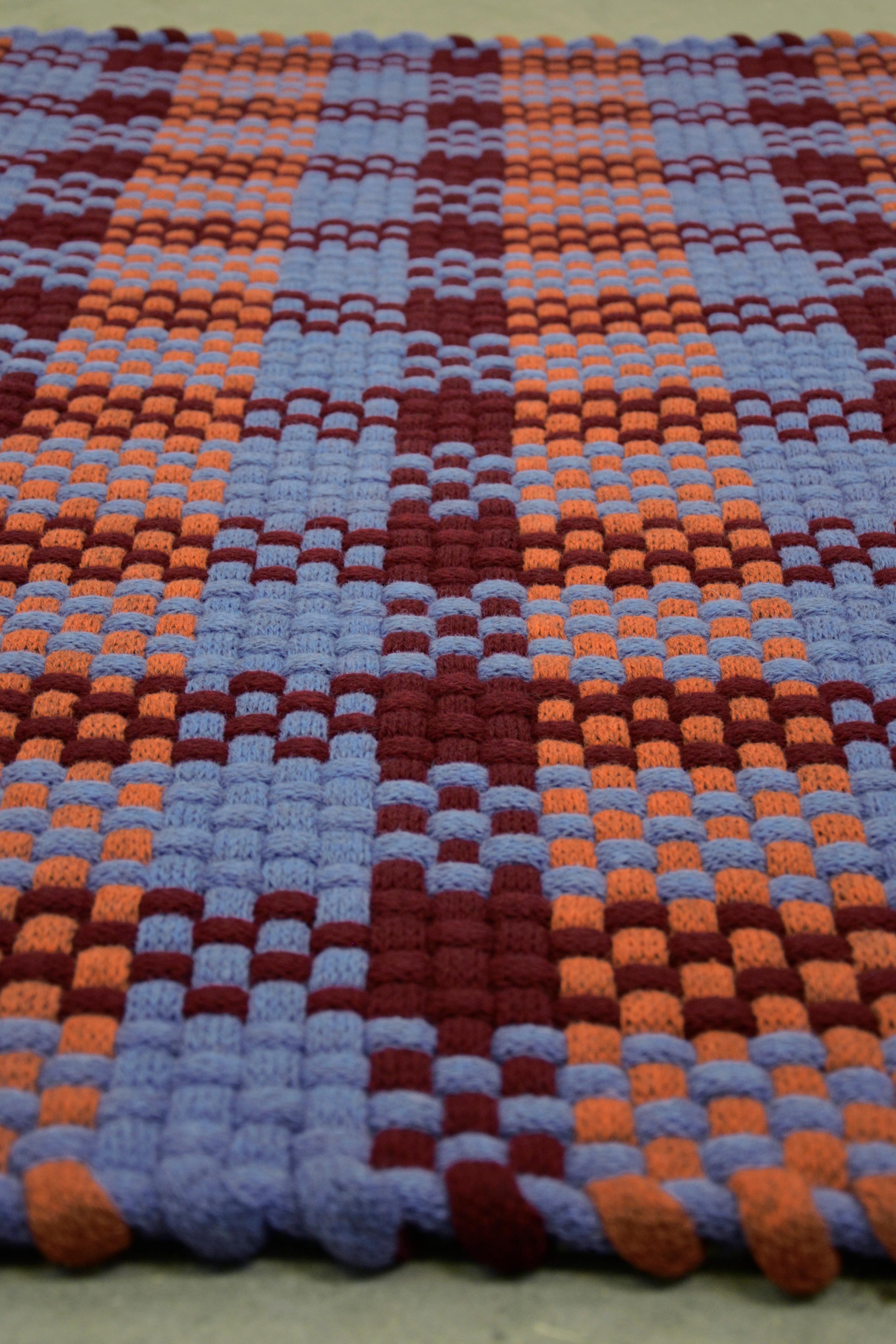 Svedese Tappeto Pyra in lana lavorato a maglia di Lisa Darland in vendita