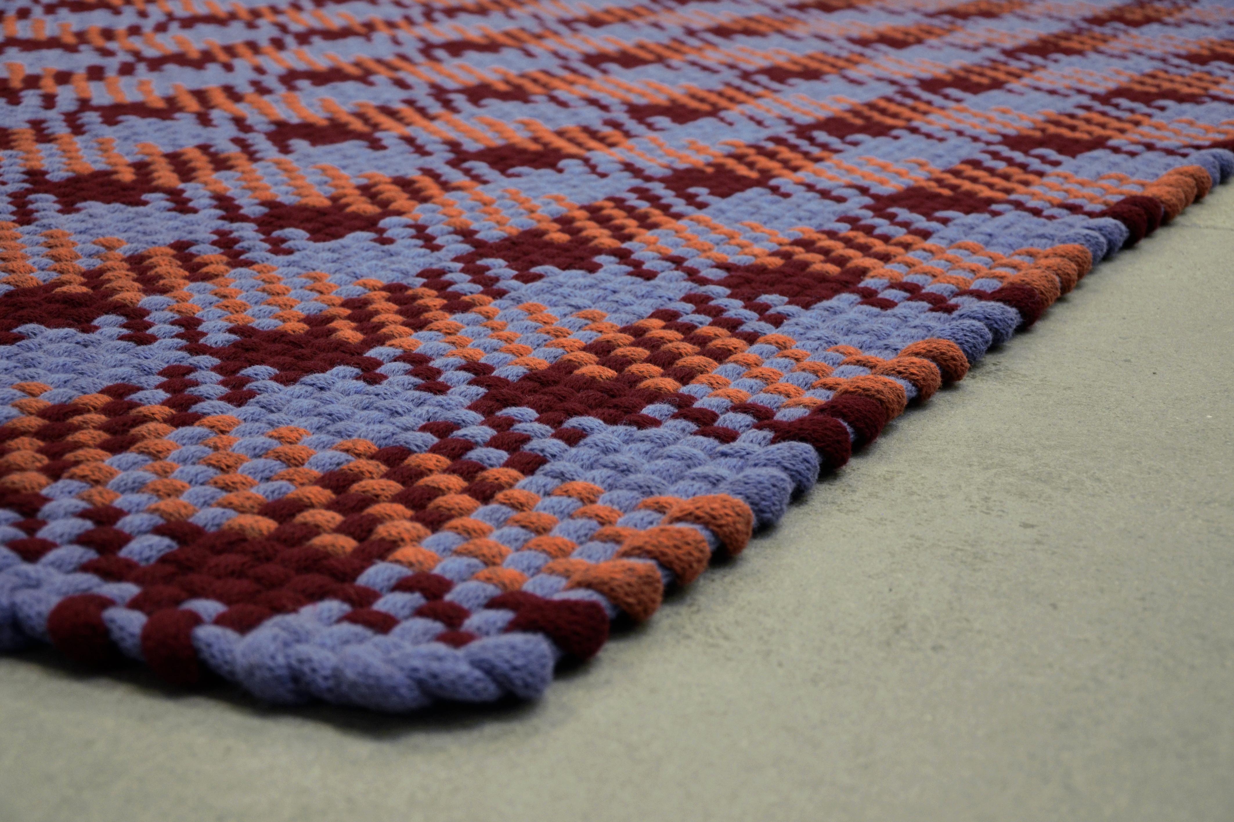 XXI secolo e contemporaneo Tappeto Pyra in lana lavorato a maglia di Lisa Darland in vendita