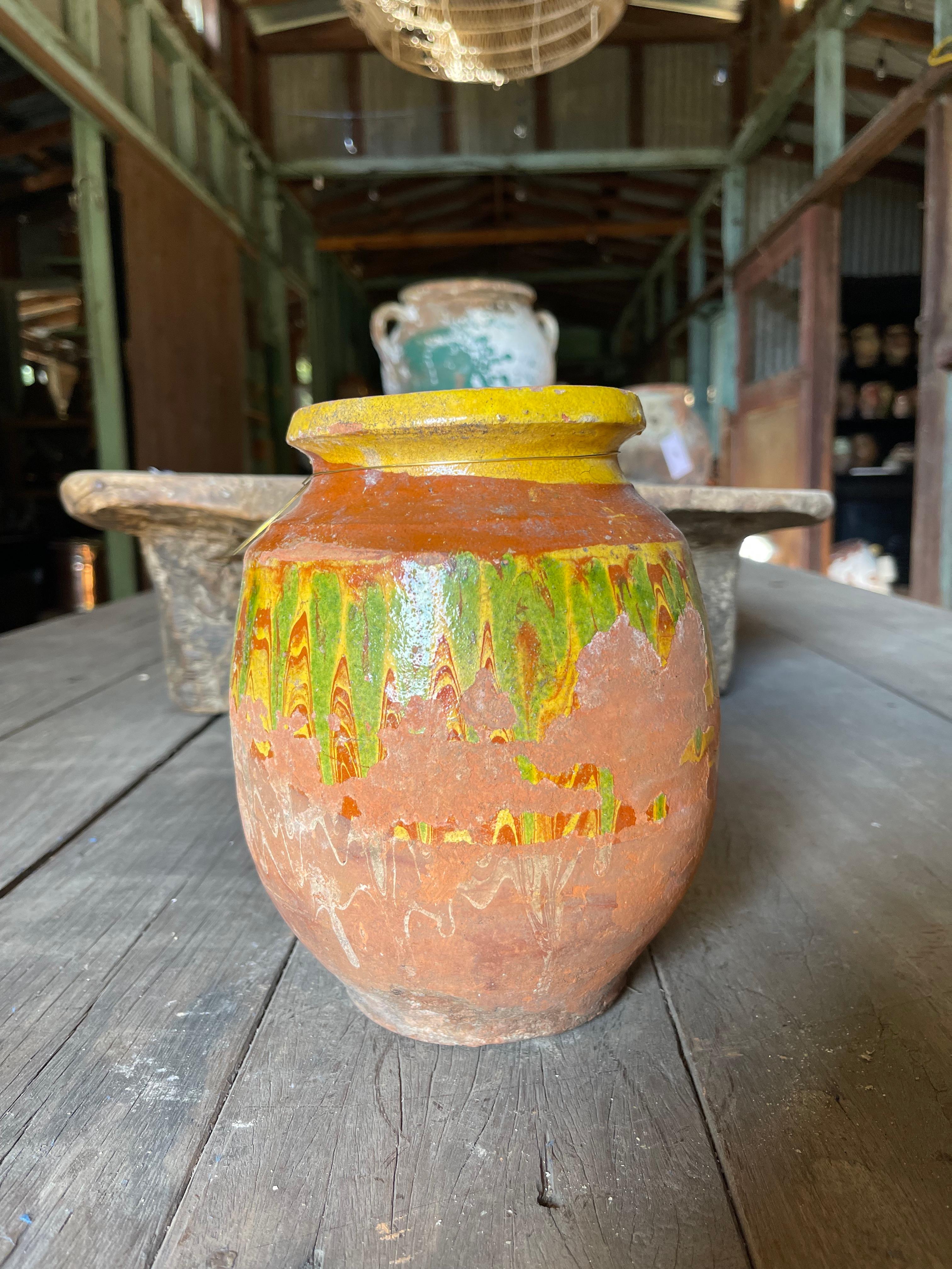 Kınık is a traditional Anatolian pottery technique that blends control and chance to create one-of-a-kind designs on the surface of each piece. Using an ox horn while the clay is still wet, the Kınık artist drips green, red, and black paint (derived