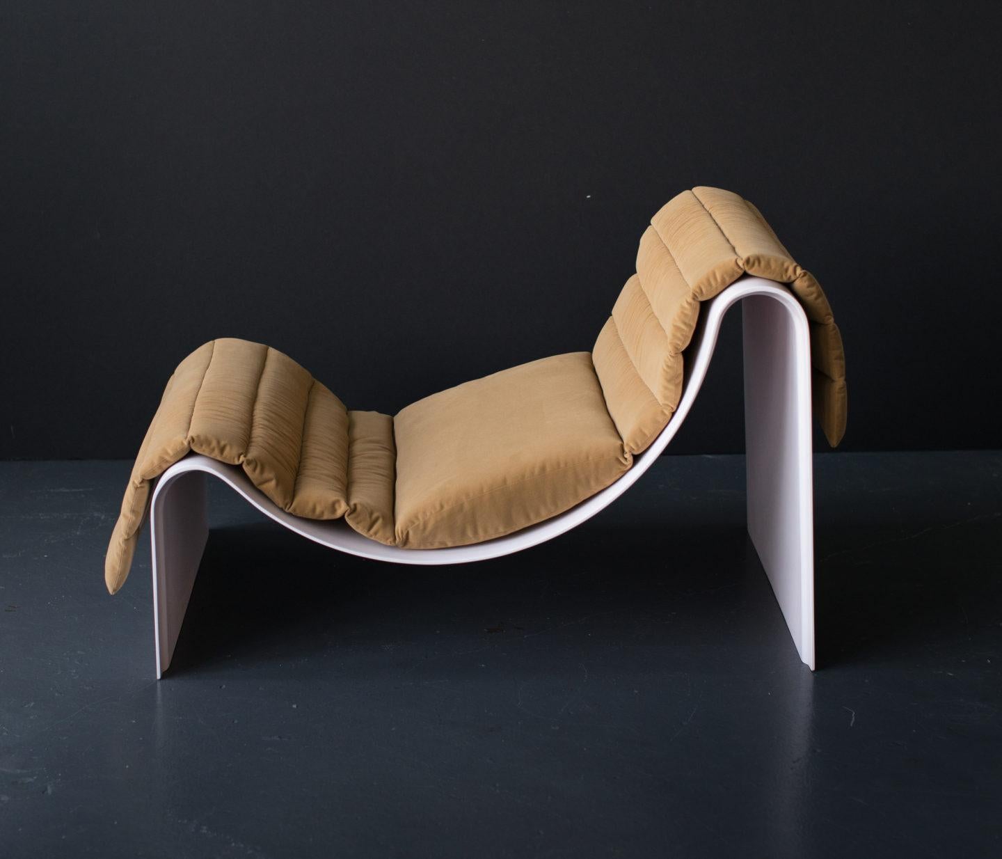 Knockabout Fiberglass Lounge Chair with Cushion by Asa Pingree In New Condition For Sale In Brooklyn, NY