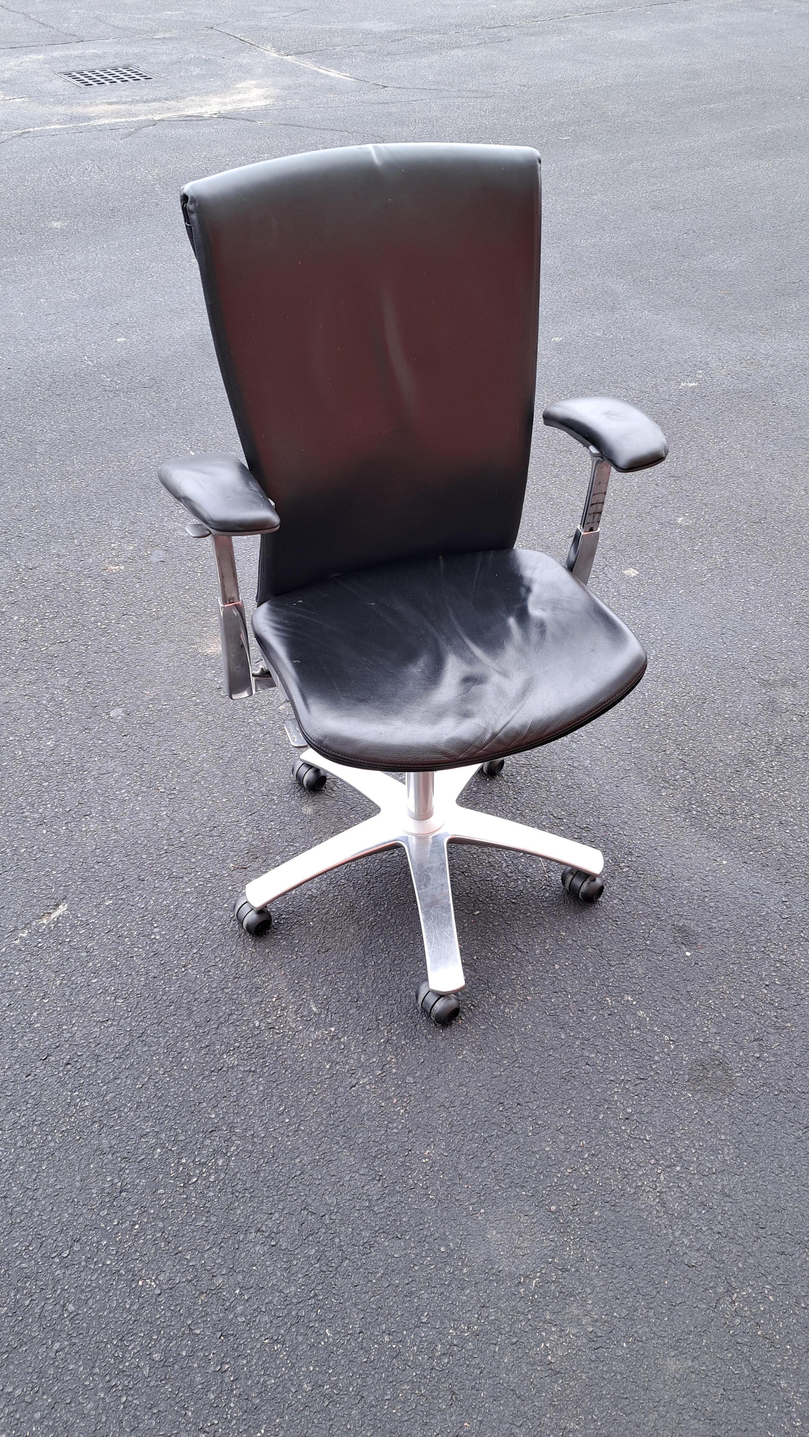 Modern Knoll Aluminum & Black Leather Life Chair For Sale
