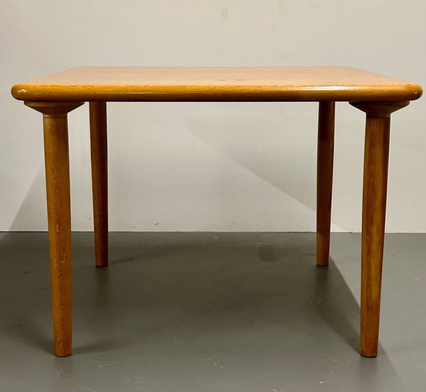 American Mid-Century Modern Square Card, Game / Breakfast Table by Knoll 
 
Bearing the Knoll International label this Maple card, game or dining table is in its original condition. 
 
Other American designers of the period include Adrian Pearsall,
