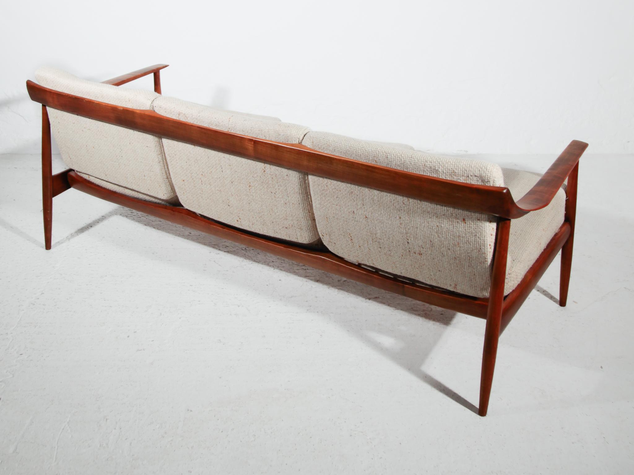 Knoll- Antimot Walnut Three Seat U-Vorm Sofa by Walter Knoll, Germany en vente 2