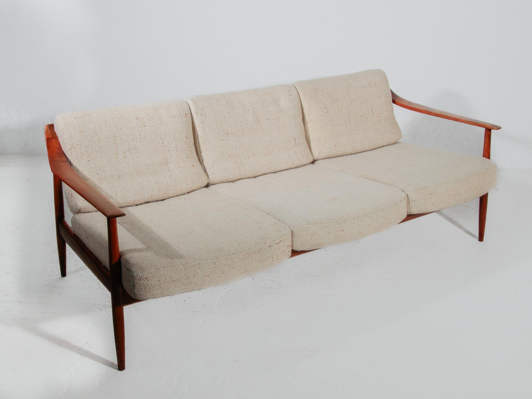 Allemand Knoll- Antimot Walnut Three Seat U-Vorm Sofa by Walter Knoll, Germany en vente