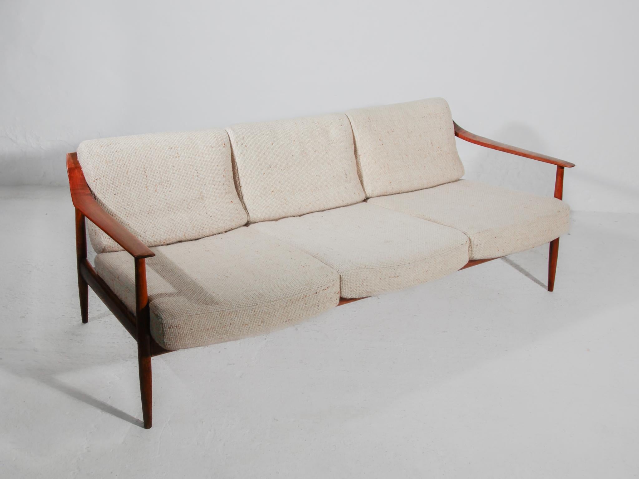 Fait main Knoll- Antimot Walnut Three Seat U-Vorm Sofa by Walter Knoll, Germany en vente