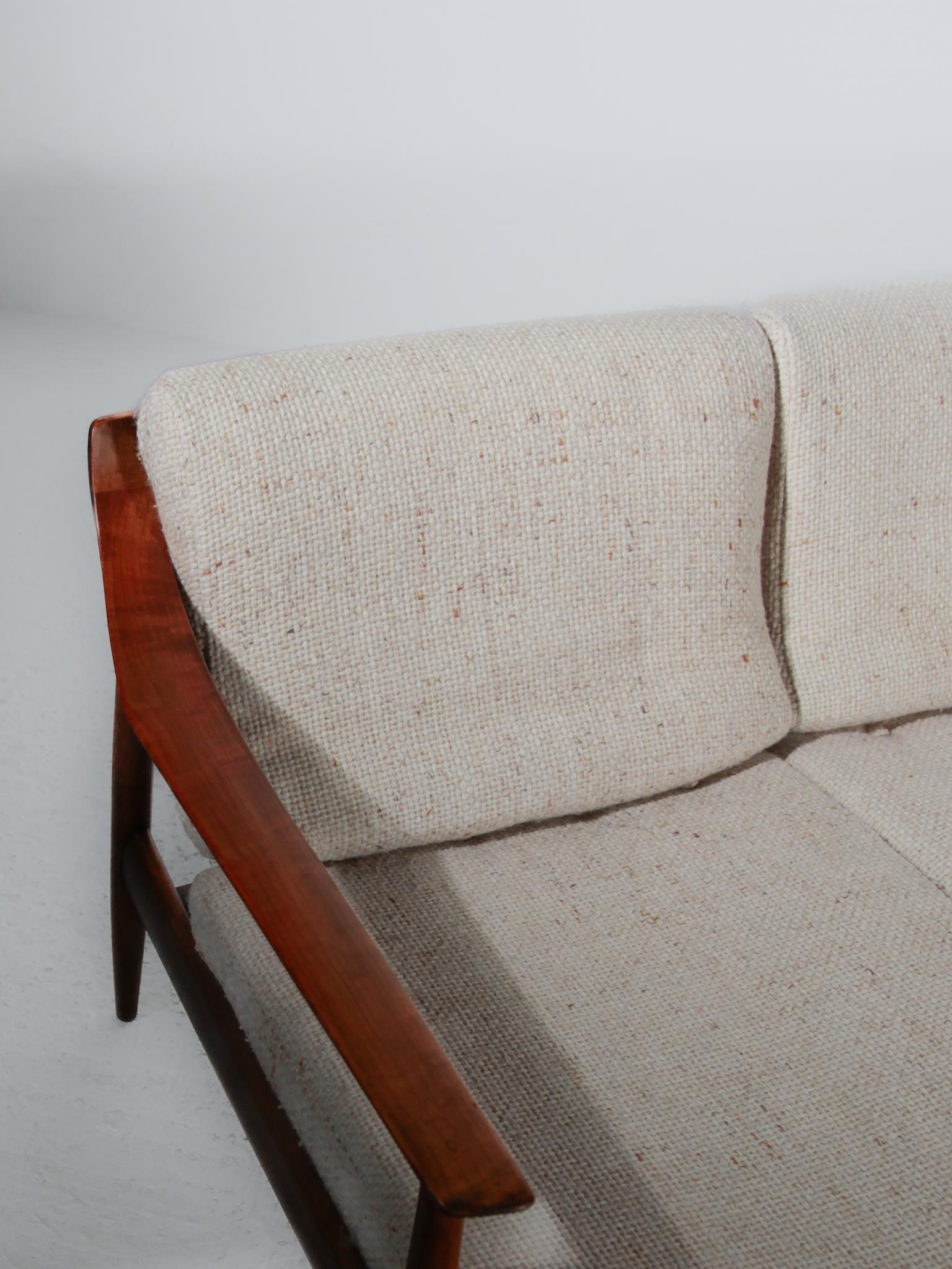 Knoll- Antimot Walnut Three Seat U-Vorm Sofa by Walter Knoll, Germany Bon état - En vente à Antwerp, BE