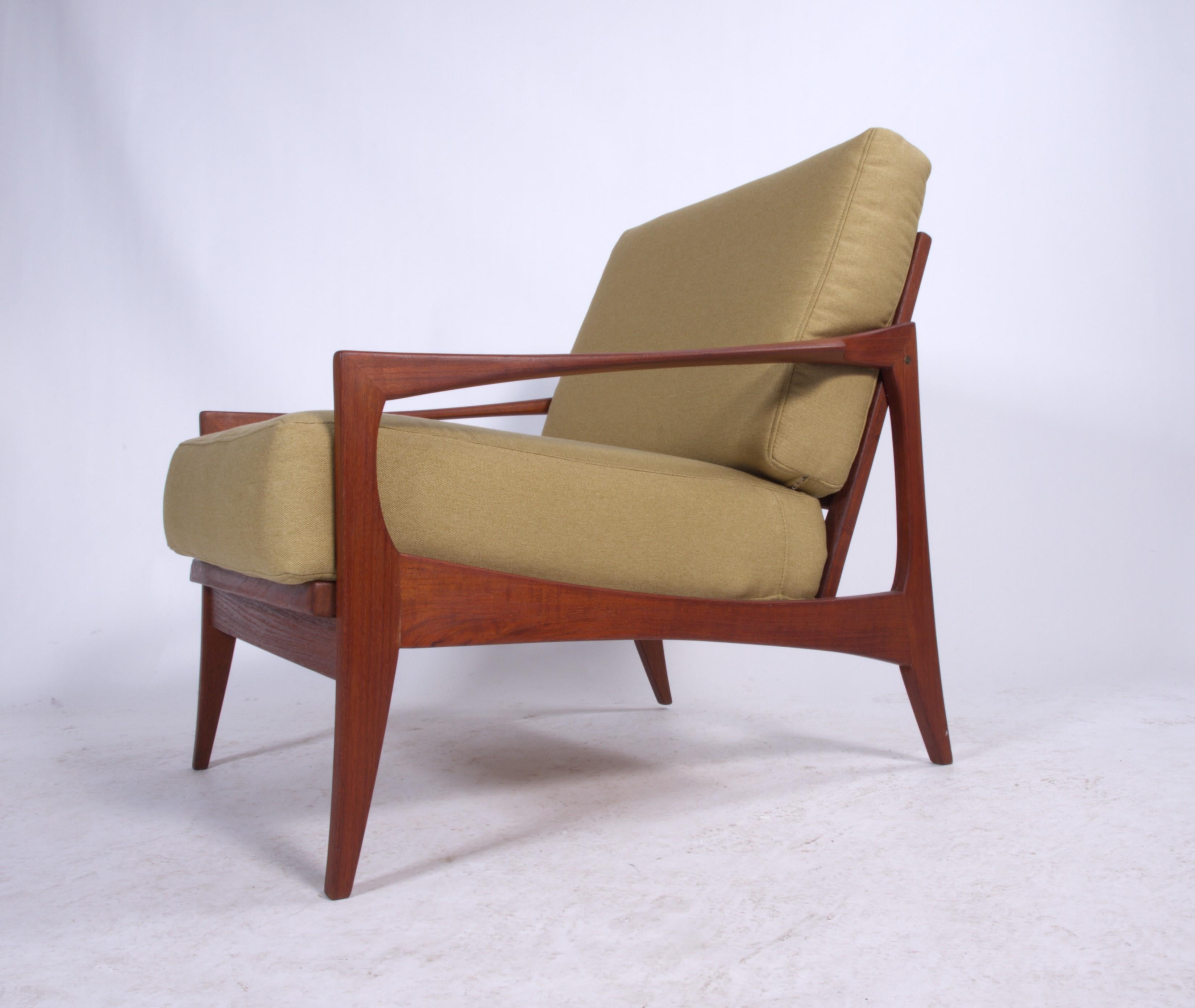 Knoll Antimott Easy Chair 1950s-1960s Teak 4