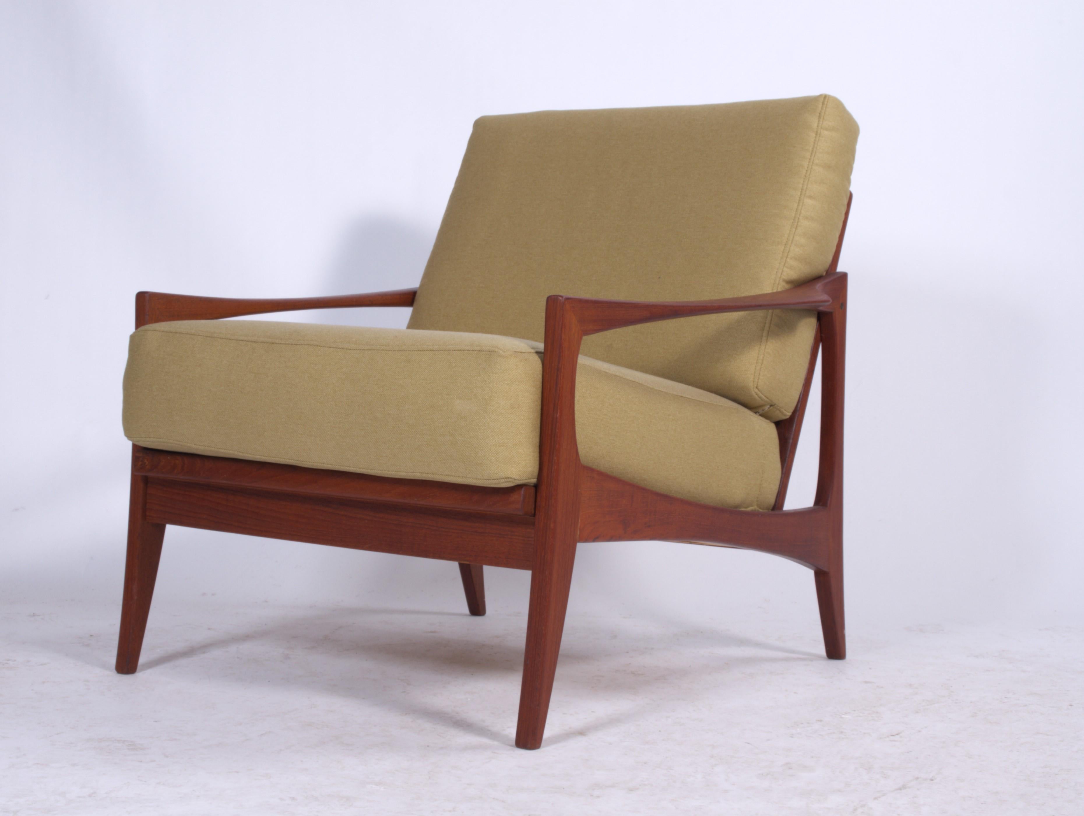 Knoll Antimott Easy Chair 1950s-1960s Teak 1