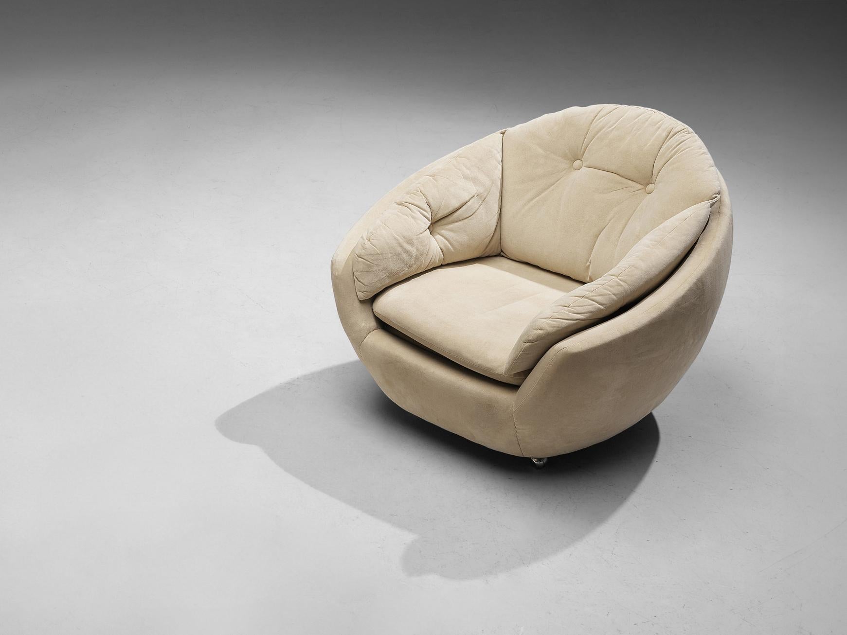 Ultrasuede Knoll Antimott Lounge Chair in Off-White Upholstery  For Sale