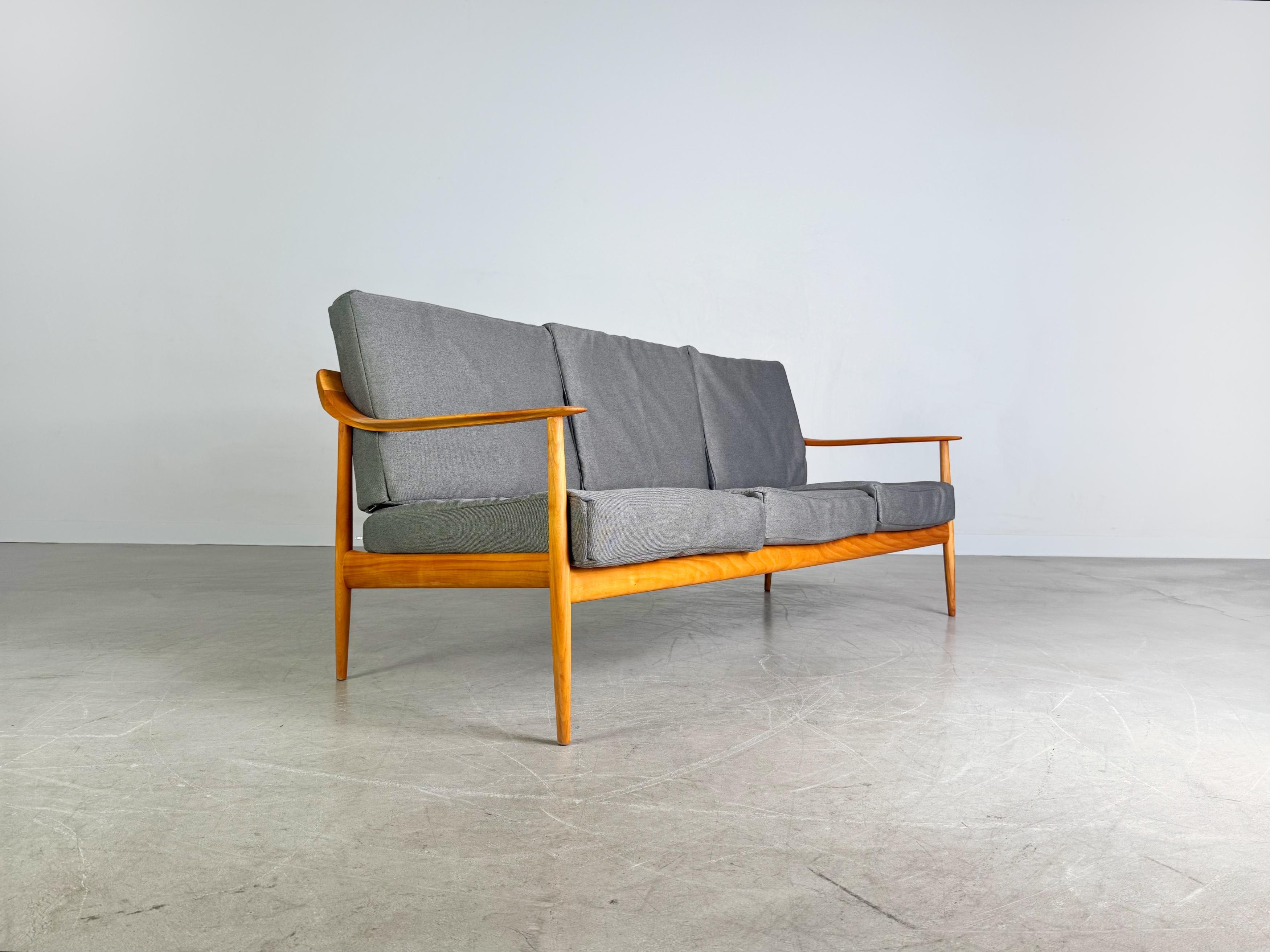 Knoll Antimott Sofa Midcentury Couch Walter Wilhelm Knoll Ahorn (Deutsch) im Angebot