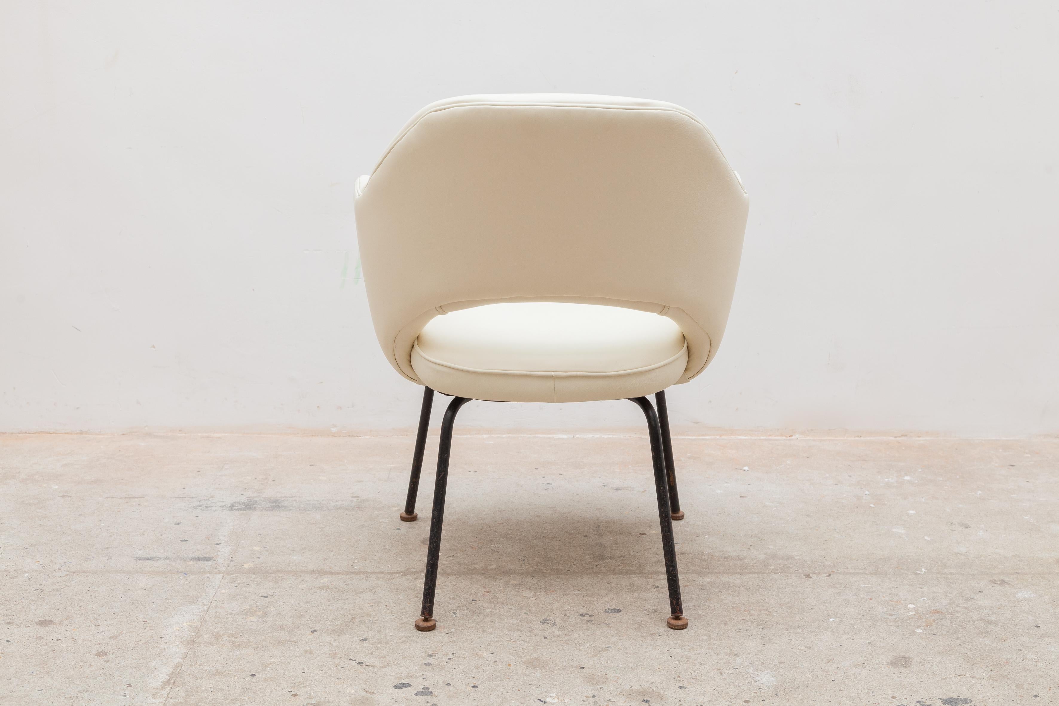 Knoll Arm Desk, Conference Chair Designed by Eero Saarinen In Good Condition For Sale In Antwerp, BE