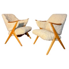 Fauteuils "Knoll" par Jon Brunstad 
Arne Velle, Norvège 1955 - Peau de mouton