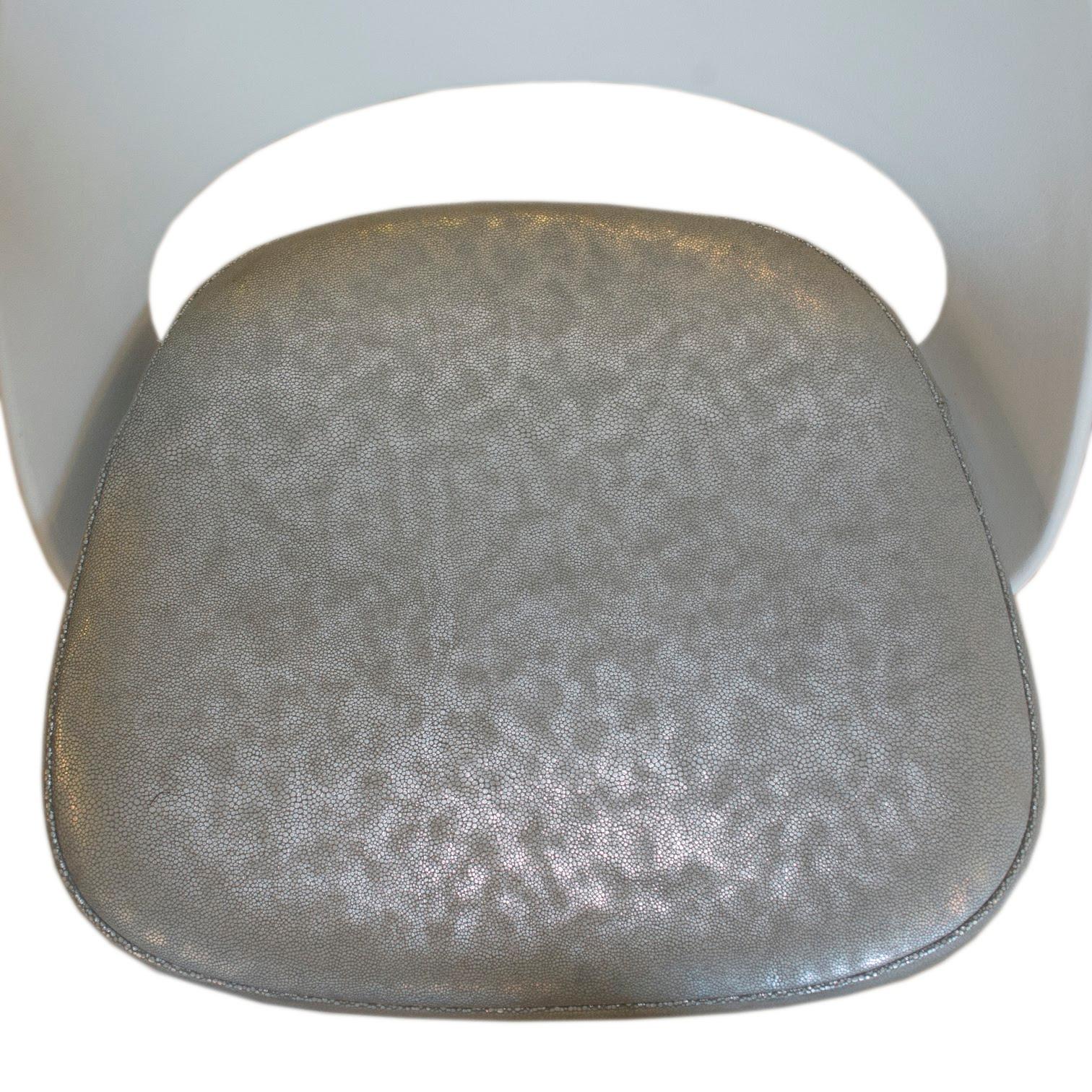 Late 20th Century Knoll Armless Saarinen Chair Plastic Back in Beaded Silver Leather For Sale