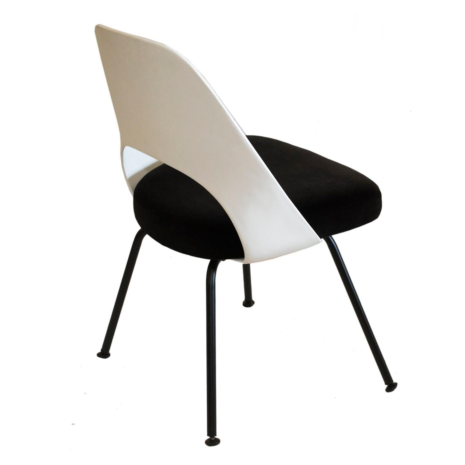 Knoll Armless Saarinen Chair with Black Velvet Seat In Excellent Condition For Sale In Wilton, CT