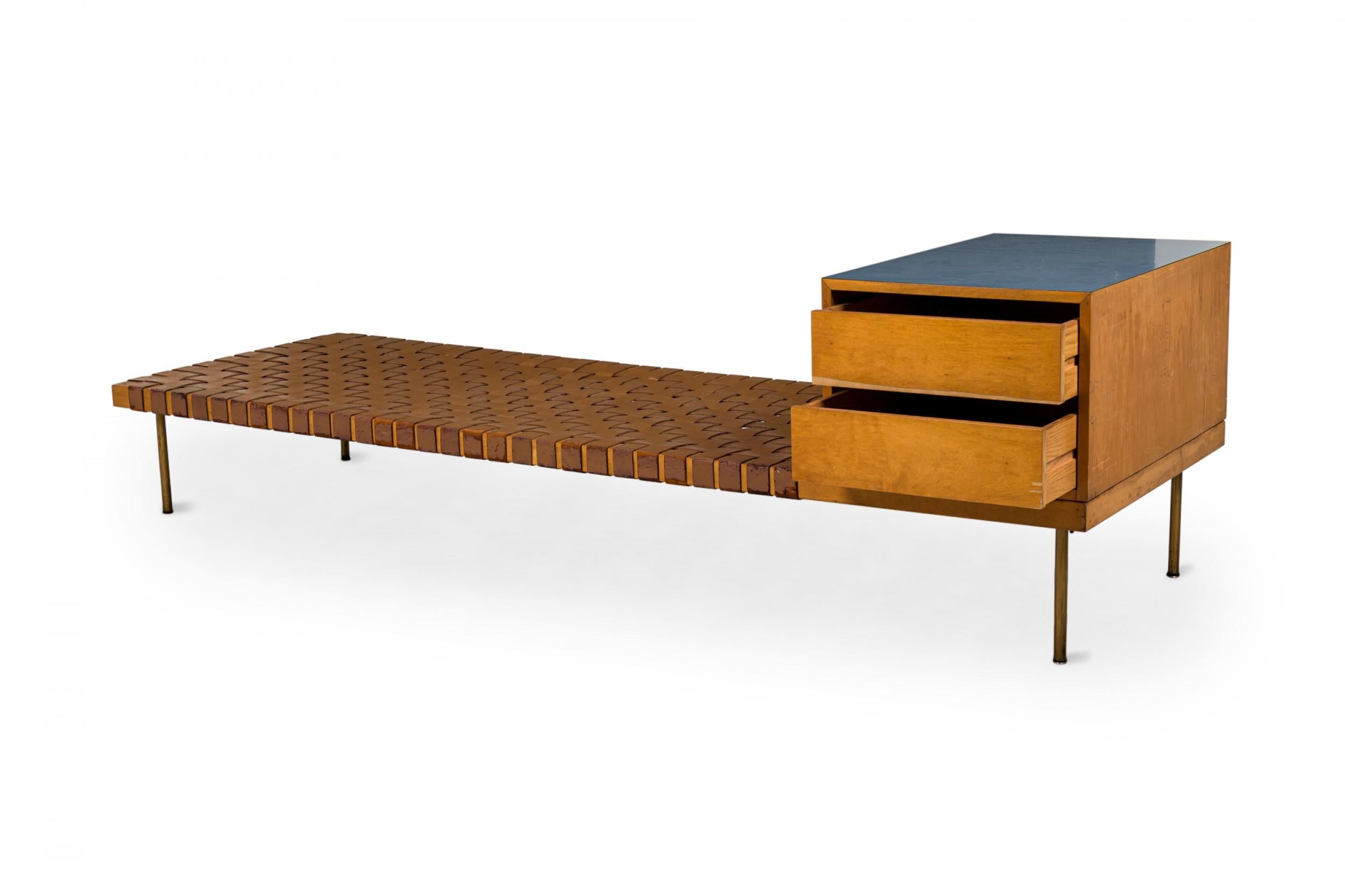 Banc en bois avec deux tiroirs Associated Knoll Bon état - En vente à Queens, NY
