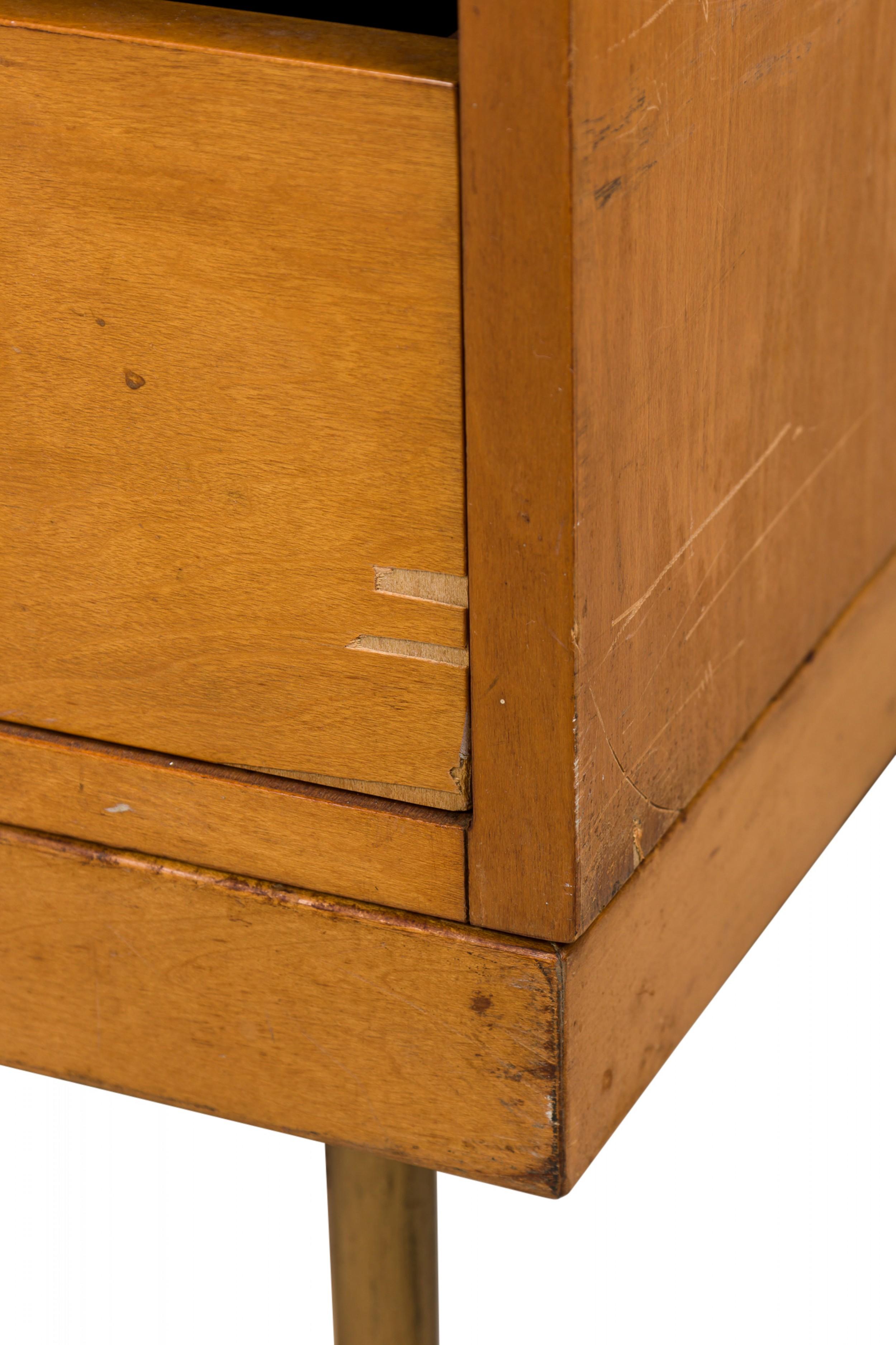 20ième siècle Banc en bois avec deux tiroirs Associated Knoll en vente