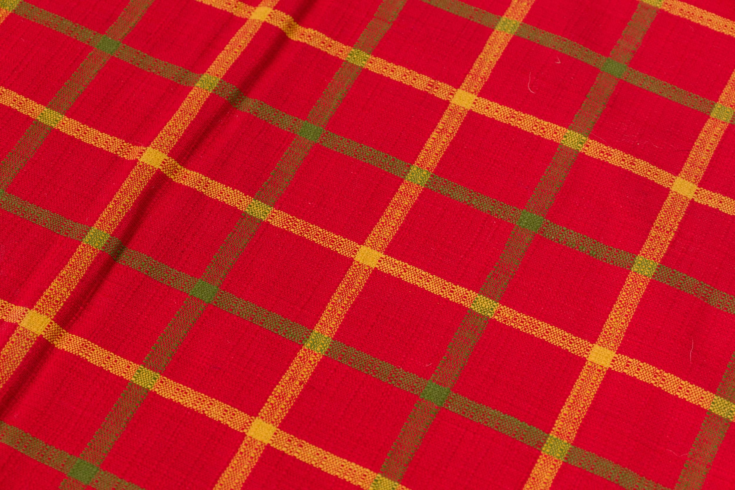 Mid-Century American platform daybed with a red plaid upholstered removable seat cushion on an inlaid wood frame, standing on four legs. (KNOLL ASSOCIATES)

Some wear on frame. Frame height 12