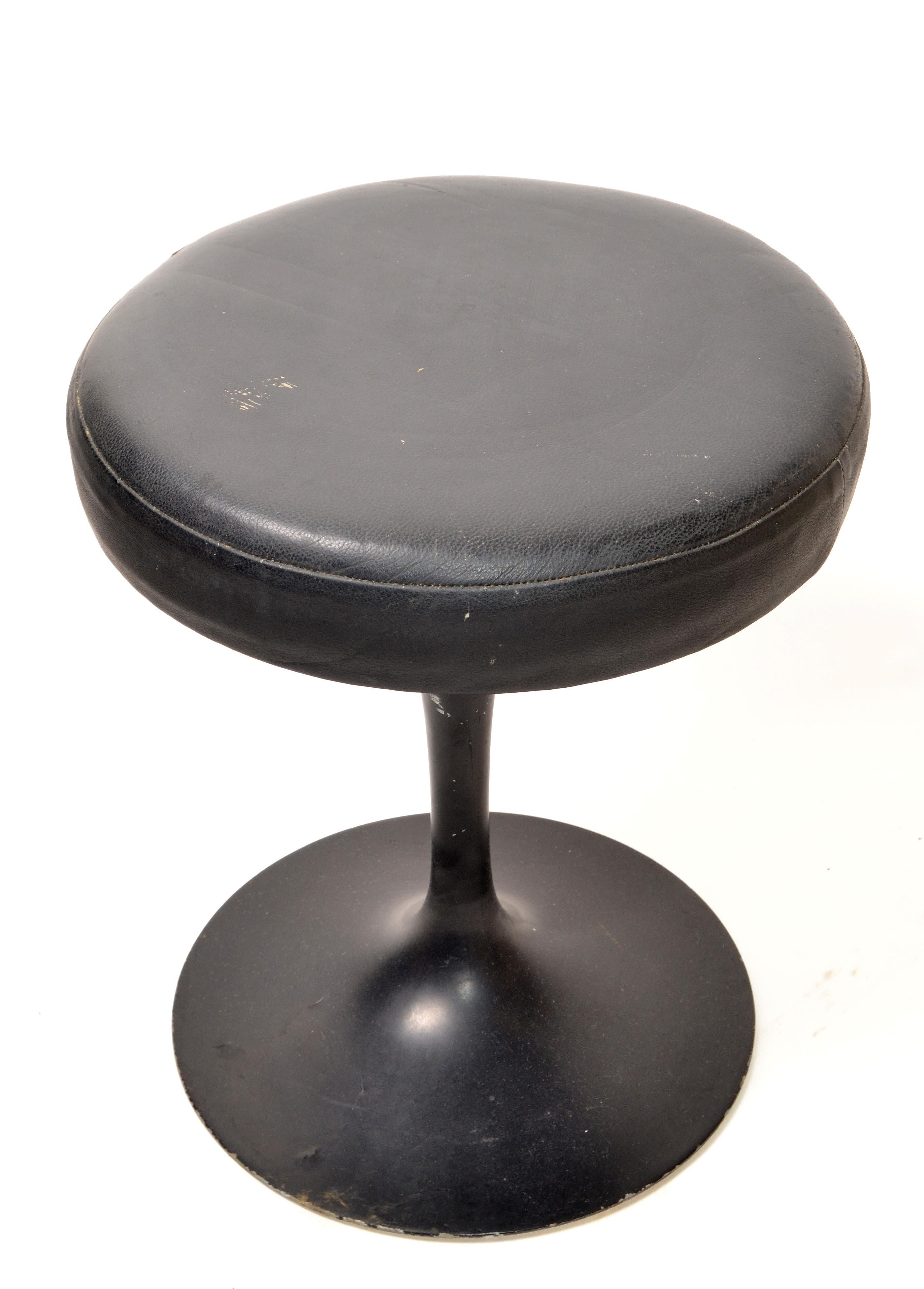 Mid-Century Modern Knoll Associates Tulip Saarinen Stool Original Black Leather Upholstery, 1950 For Sale