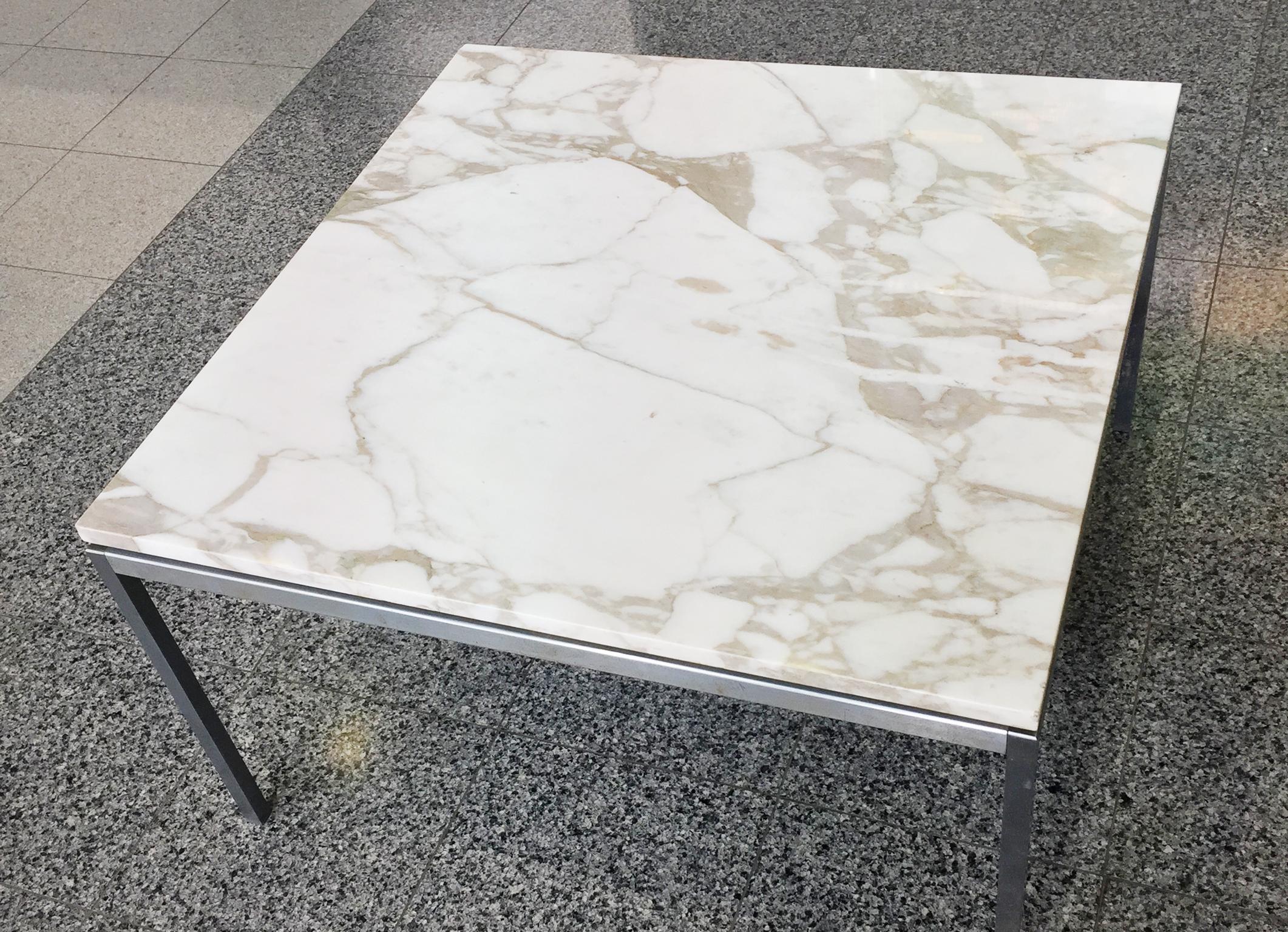 20th Century Knoll-Attributed White Marble-Top Side Table