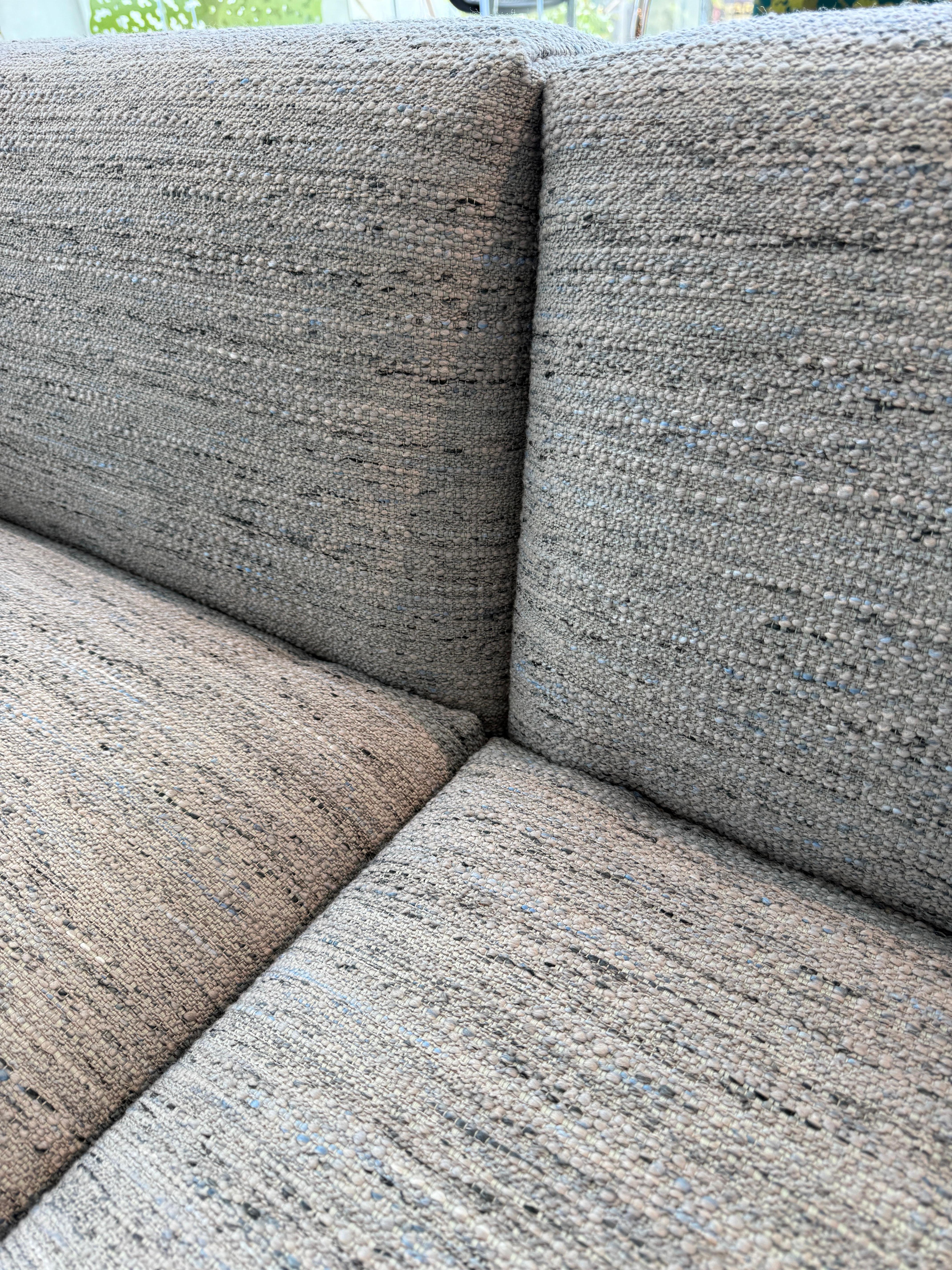 Poli Knoll Avio Collection Three Seater Sofa en vente