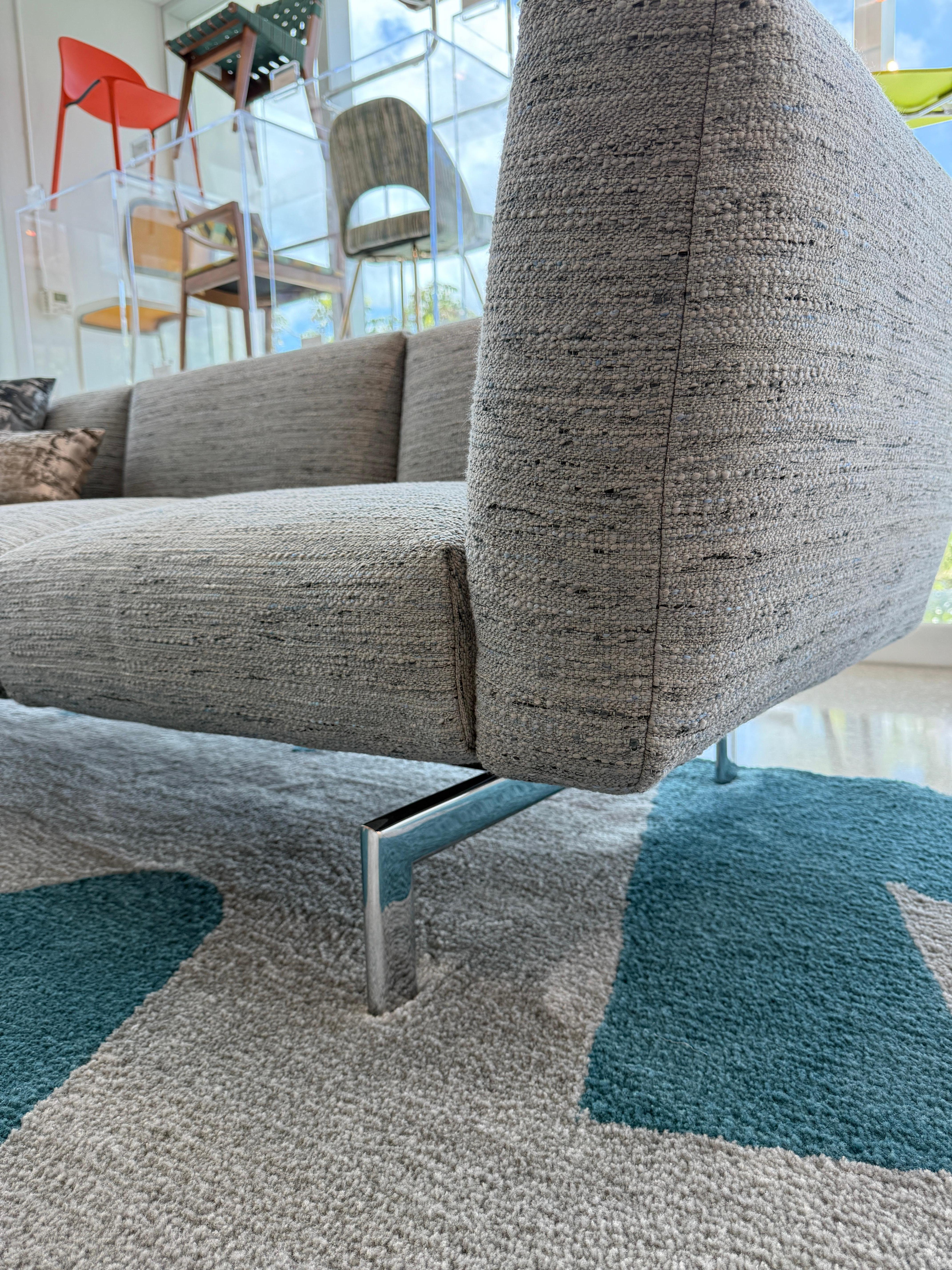 Knoll Avio Collection Three Seater Sofa Neuf - En vente à Miami, FL