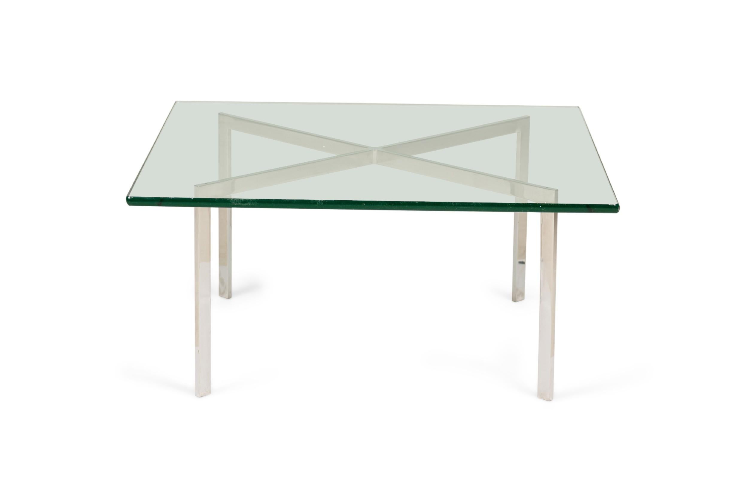 Knoll Barcelona, amerikanischer Chrom-Couchtisch „X“ aus der Mitte des Jahrhunderts im Zustand „Gut“ im Angebot in Queens, NY