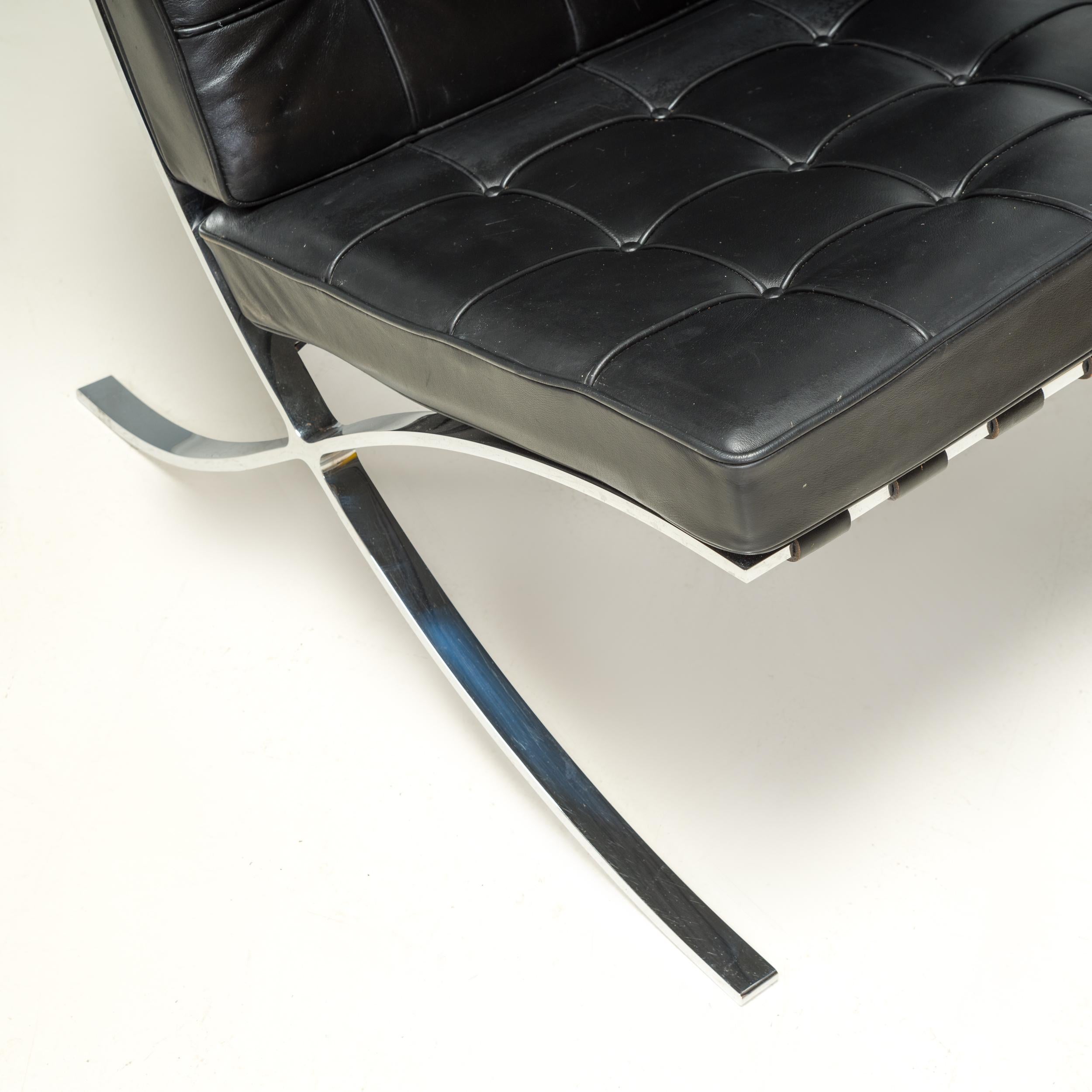 Knoll Barcelona Schwarze Lederstühle von Mies van der Rohe, Satz mit zwei Stühlen (Moderne der Mitte des Jahrhunderts) im Angebot