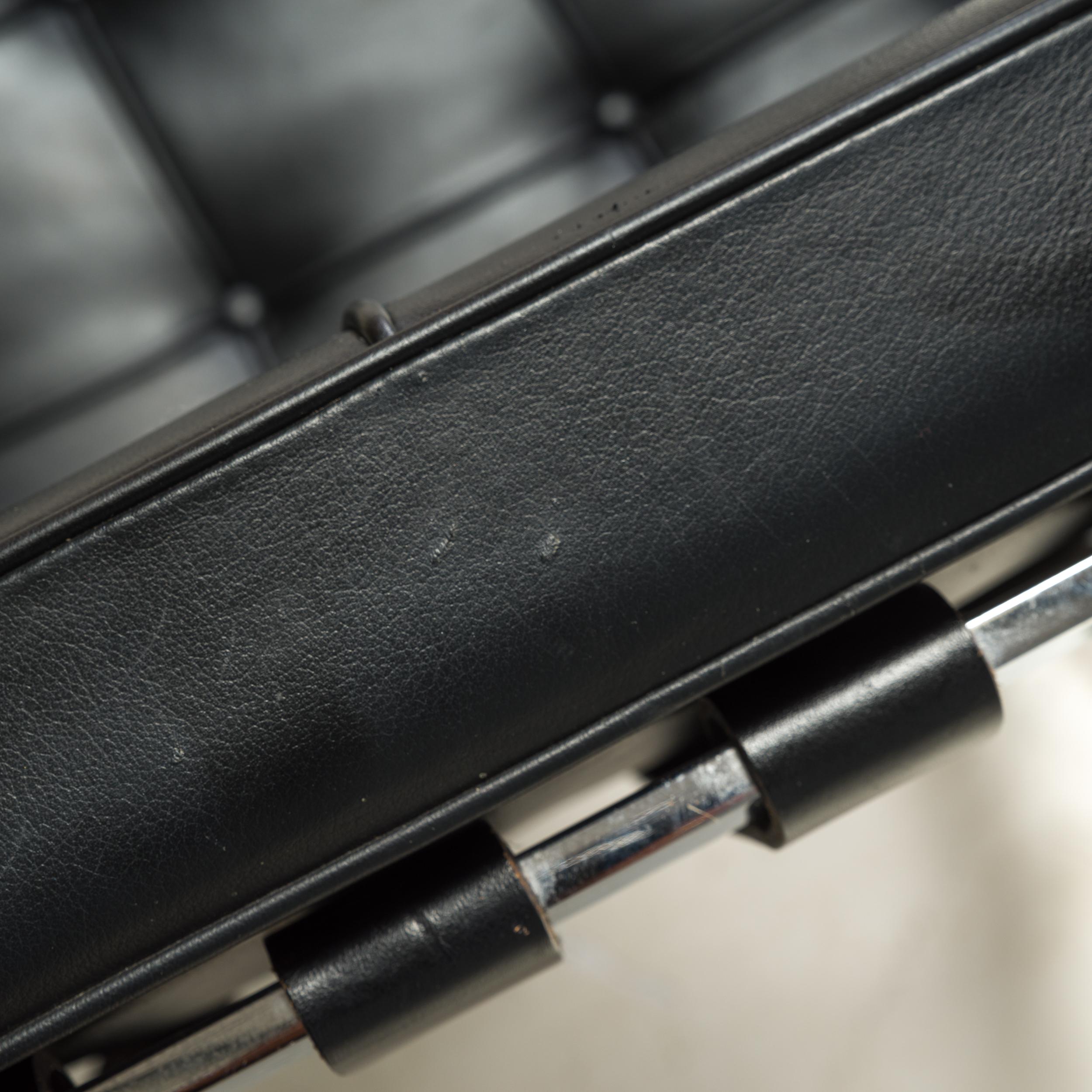 Knoll Barcelona Schwarze Lederstühle von Mies van der Rohe, Satz mit zwei Stühlen (Metall) im Angebot