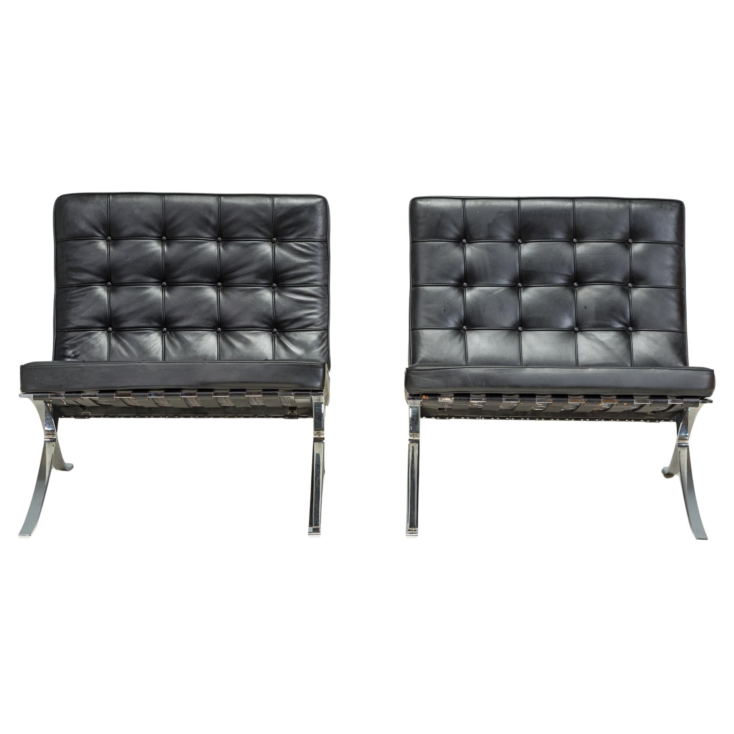 Knoll Barcelona Schwarze Lederstühle von Mies van der Rohe, Satz mit zwei Stühlen im Angebot