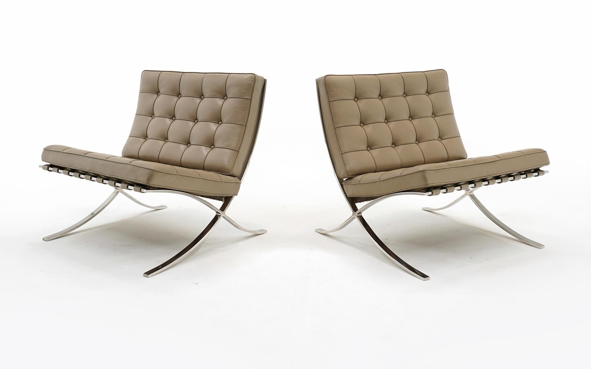 Knoll Barcelona Chairs by Ludwig Mies van der Rohe, Leather, Stainless Steel In Good Condition For Sale In Kansas City, MO
