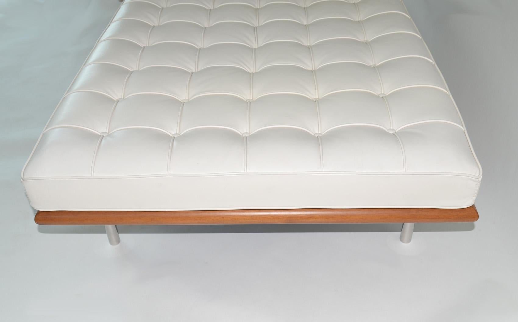 Knoll Barcelona Couch Daybed or Sofa in White Sabrina Leather, circa 1997 2
