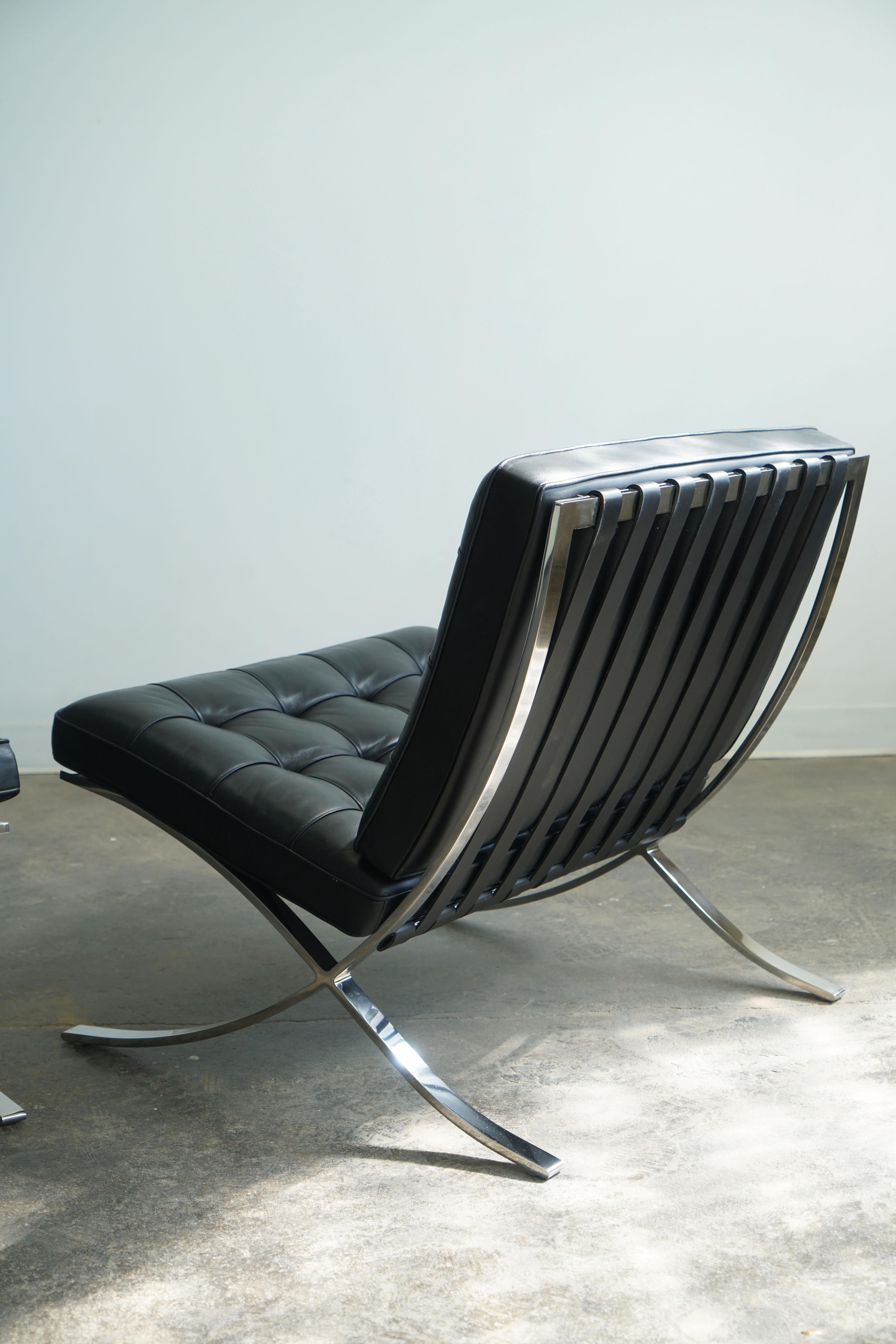 Chaises longues Knoll Barcelona par Mies van der Rohe, cuir noir  en vente 4