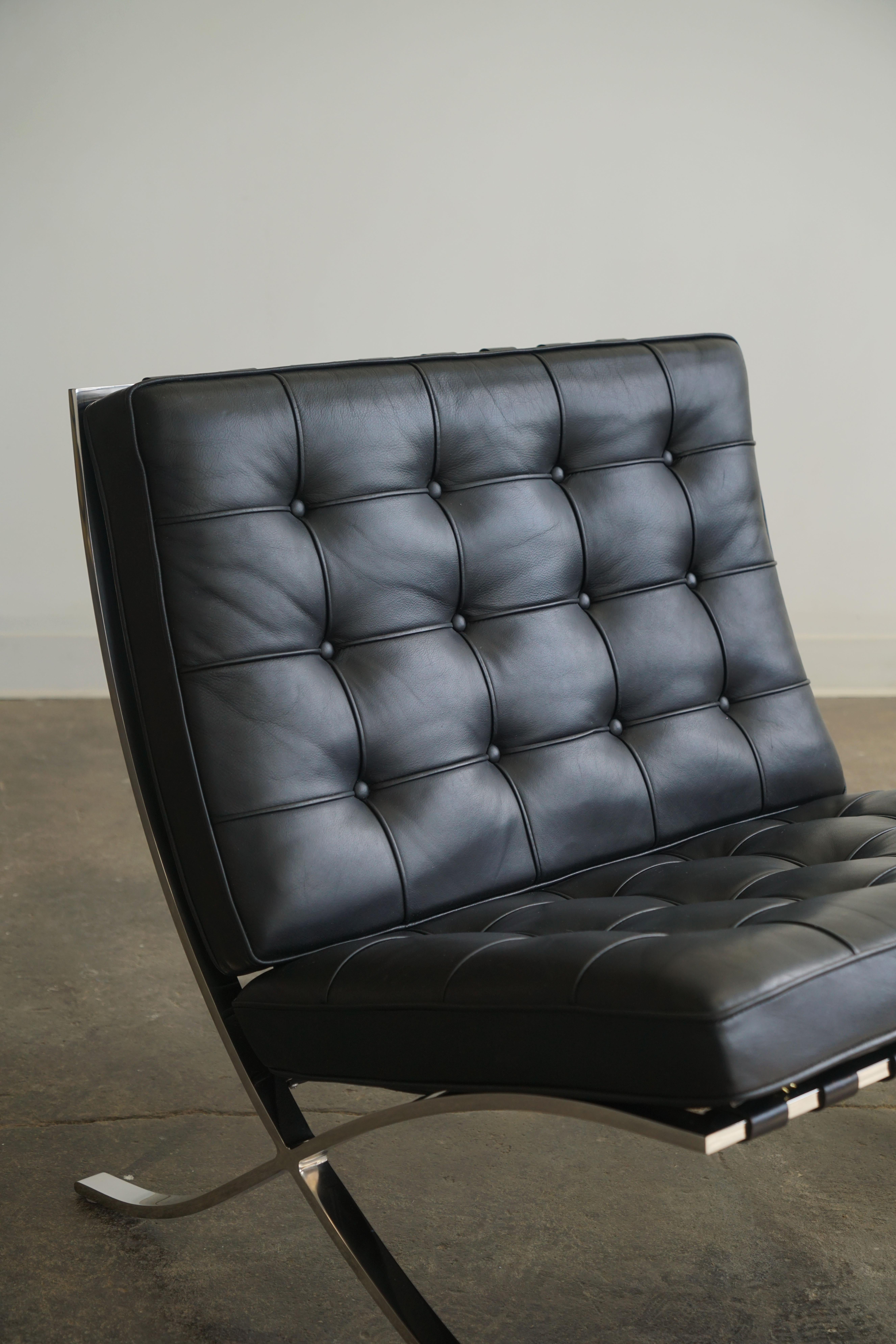 Chaises longues Knoll Barcelona par Mies van der Rohe, cuir noir  en vente 6