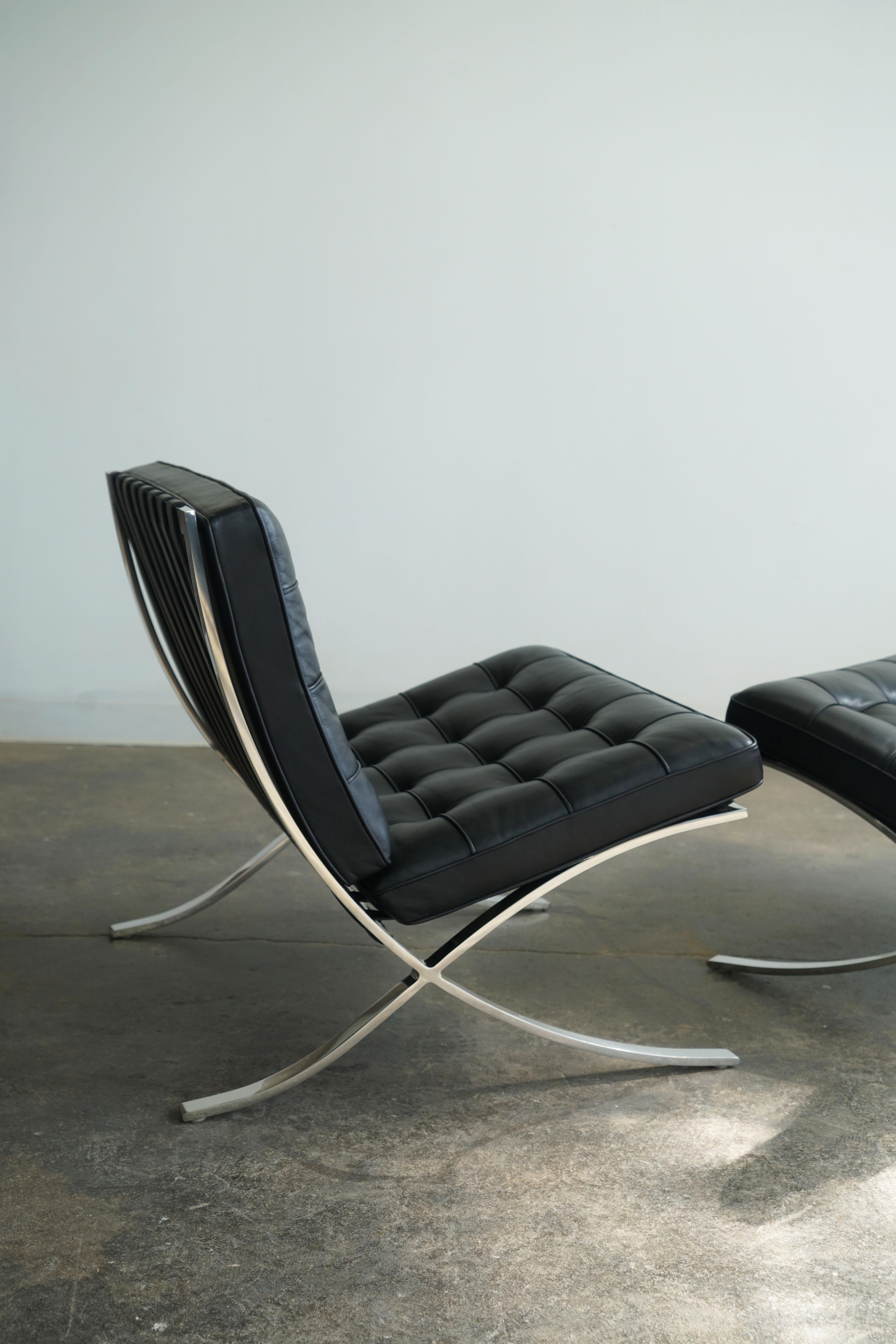Chaises longues Knoll Barcelona par Mies van der Rohe, cuir noir  en vente 7